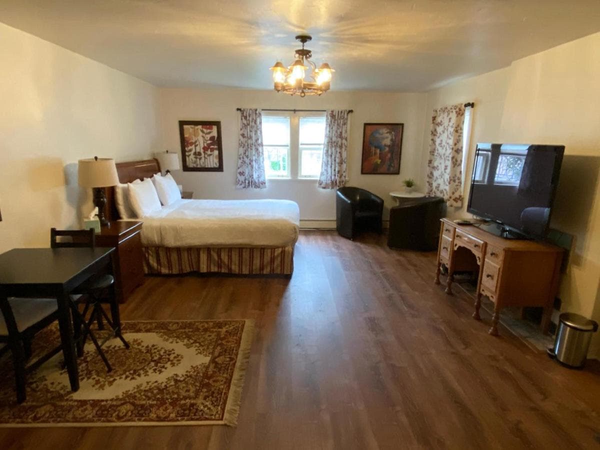 Spacious Private Suite ParksBoatingGolf