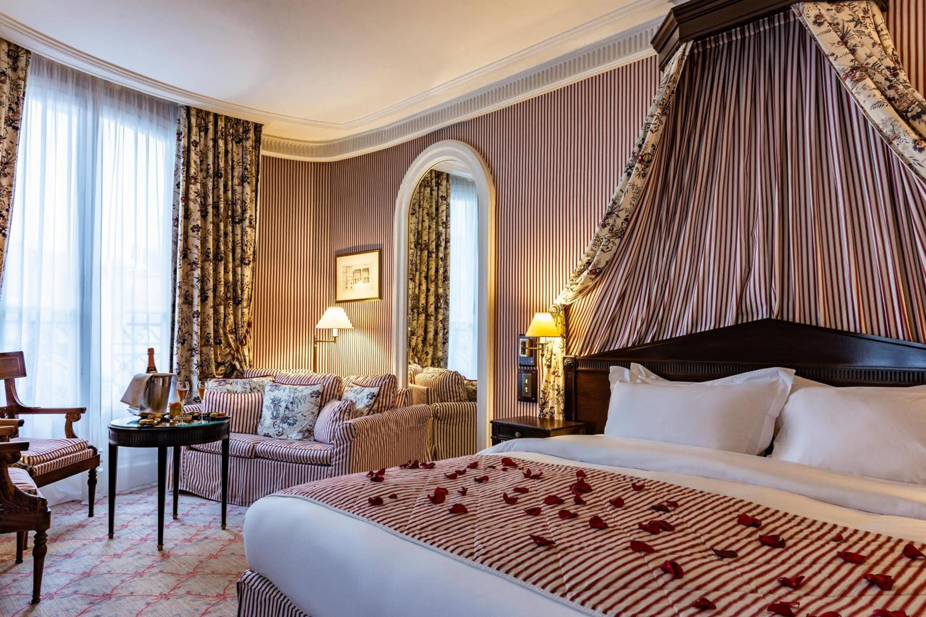 Le Dokhan's Paris Arc de Triomphe, a Tribute Portfolio Hotel