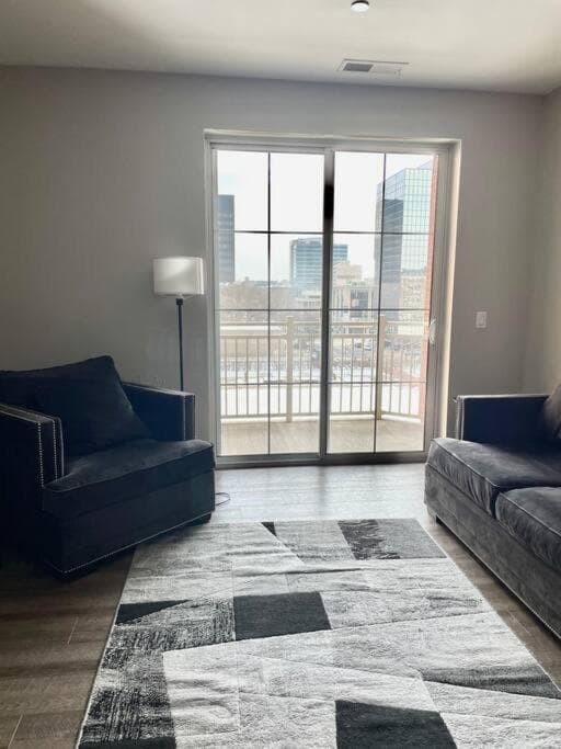 The KING Apt in Downtown Columbus