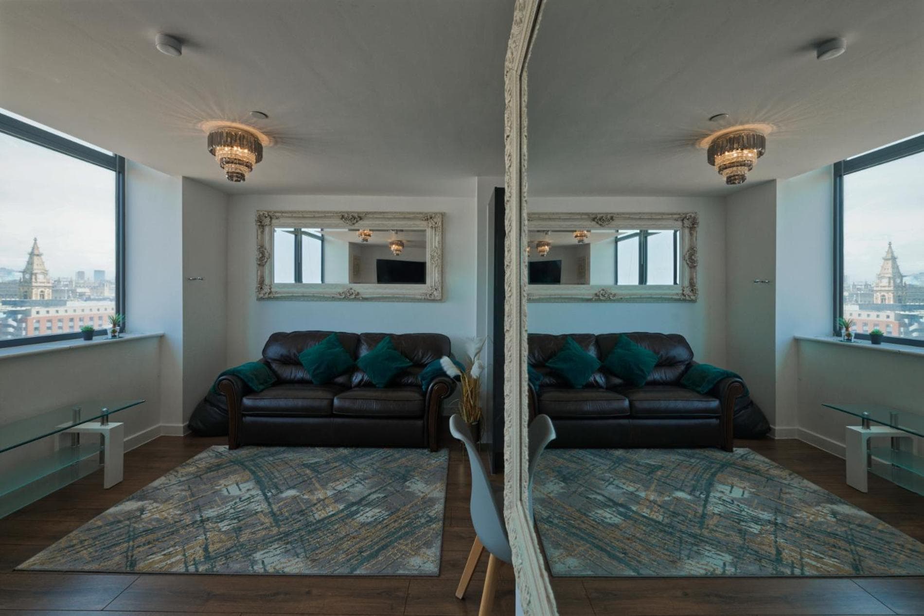 Sidemersey Livings - 2 Bedroom Central Skyline Apartment with views and parking