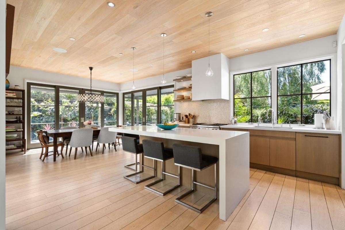 Modern Architectural Oasis in Menlo Park