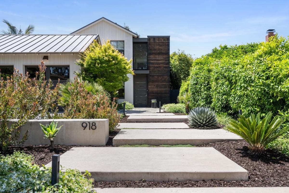 Modern Architectural Oasis in Menlo Park