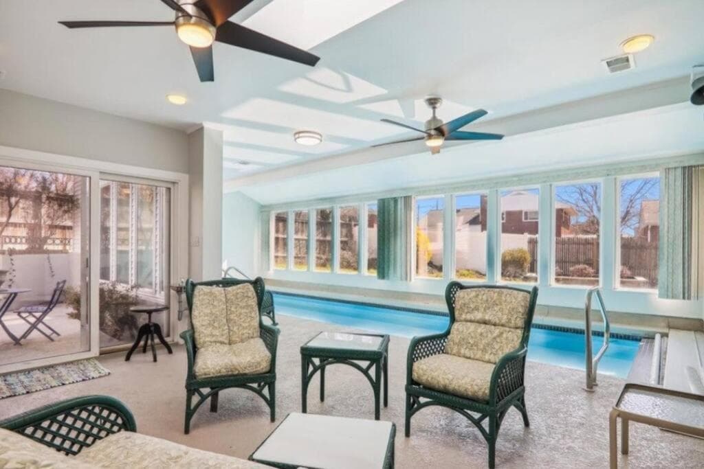 3 bedroom w indoor pool hotub