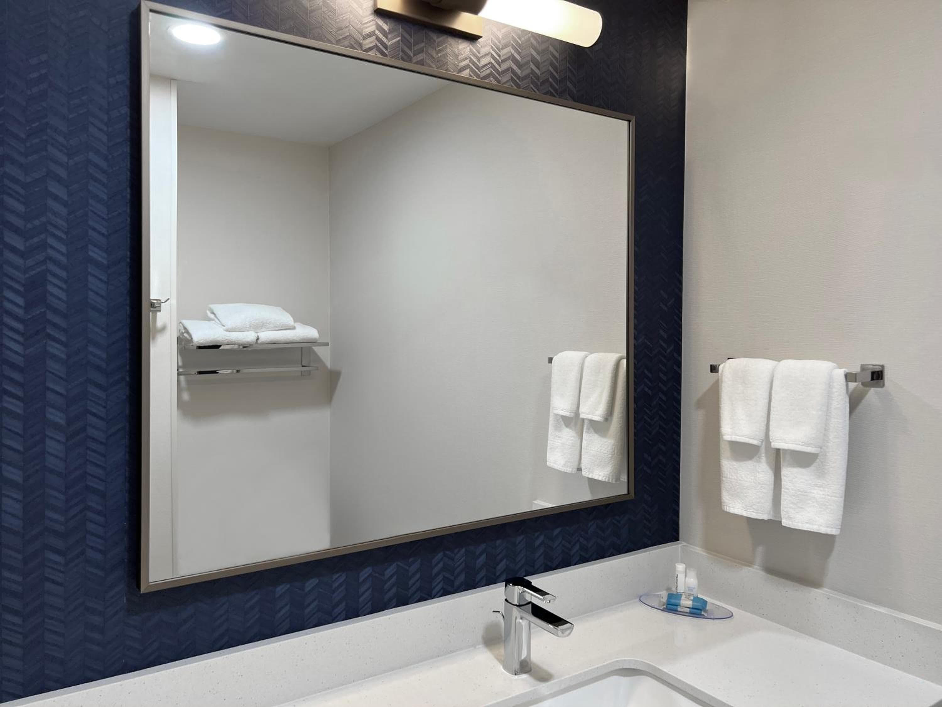 Fairfield Inn & Suites by Marriott Rogers