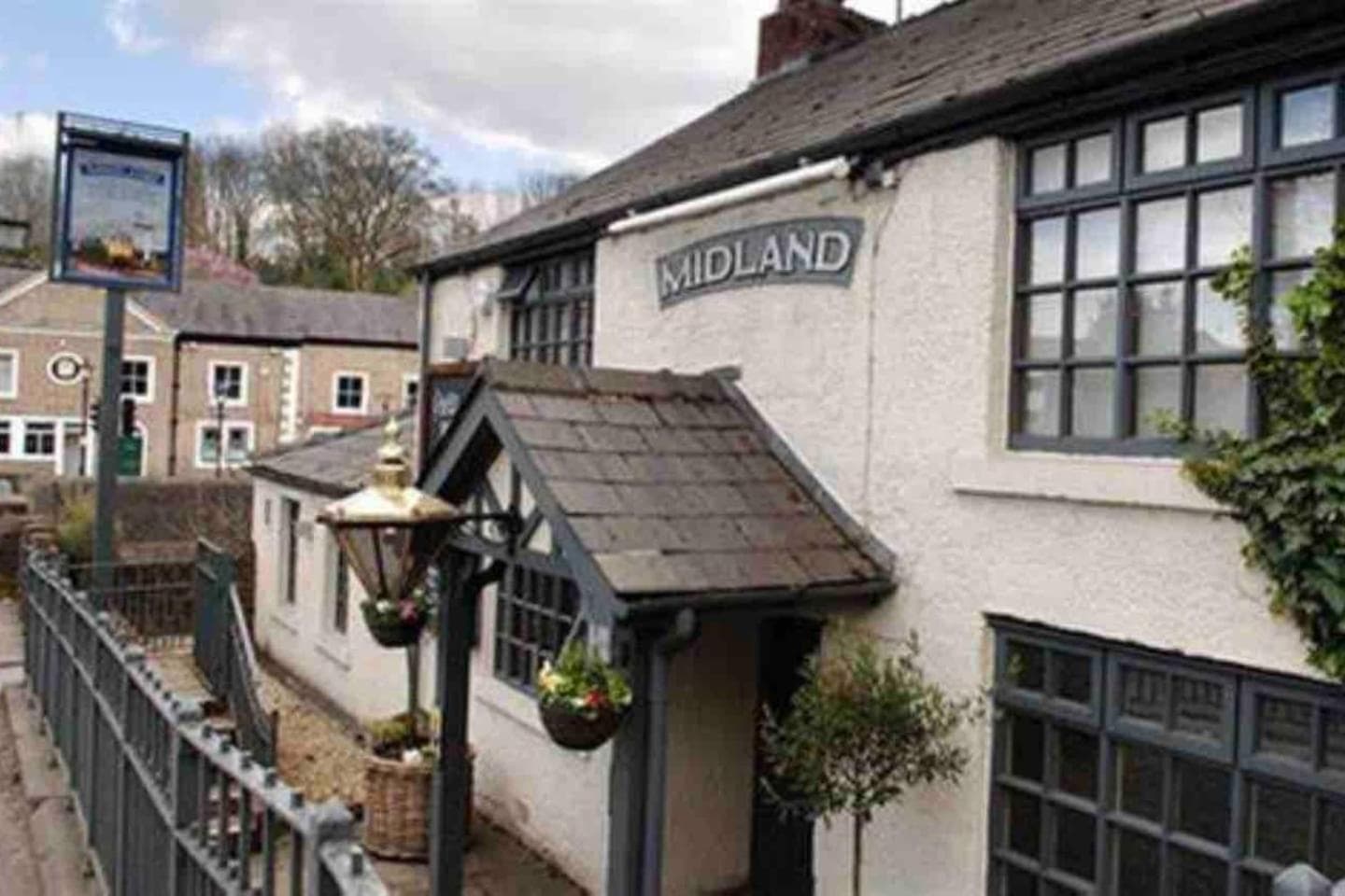 Hollins Cottage. Central location, Marple Bridge