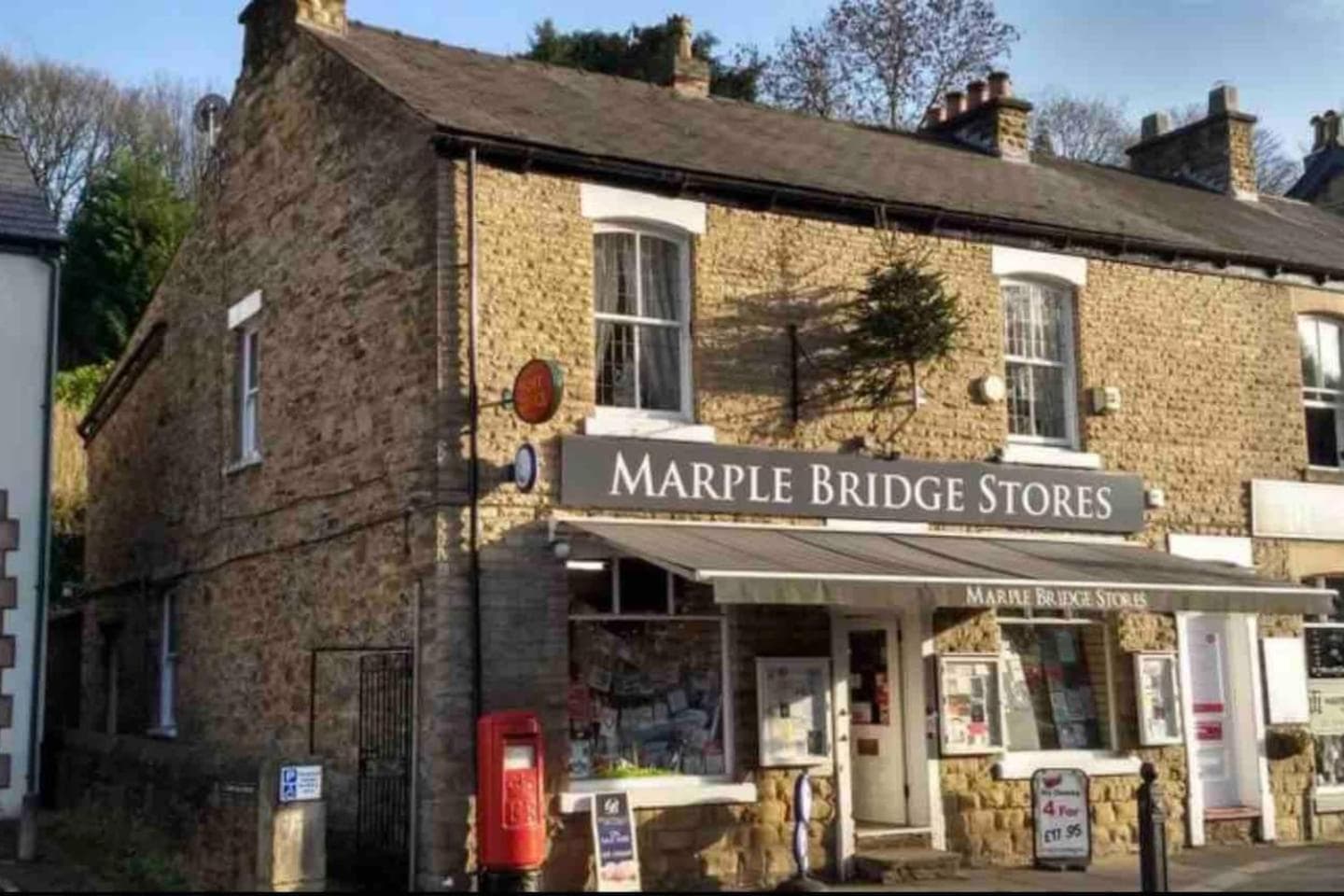 Hollins Cottage. Central location, Marple Bridge
