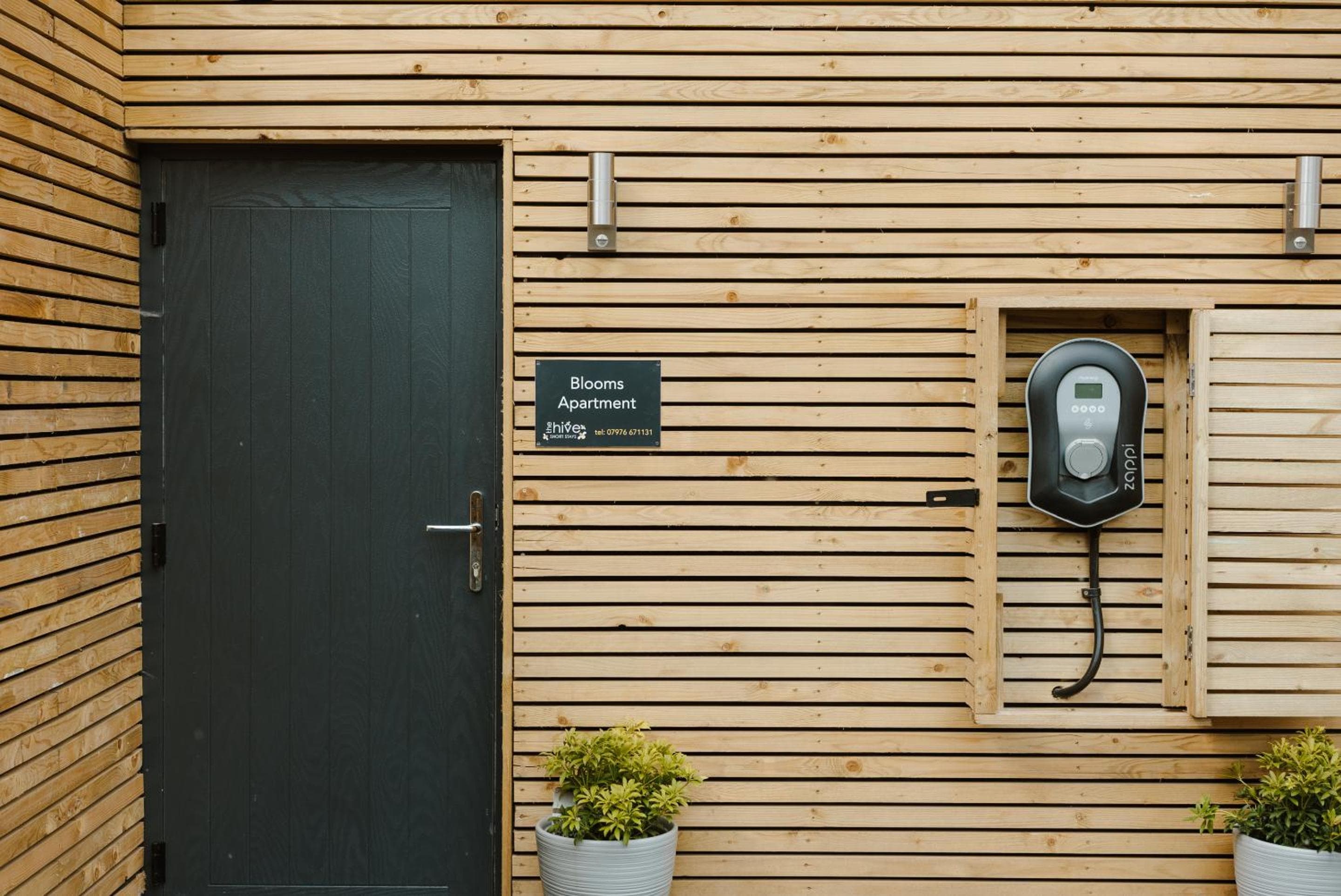 Blooms Apartment
