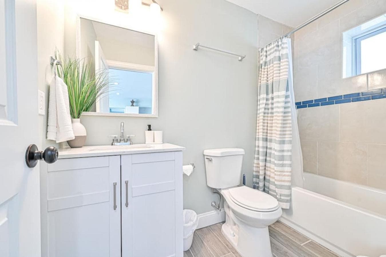 318 E Youngs Ave Unit 1 Seaside Serenity Salty Shore Retreat
