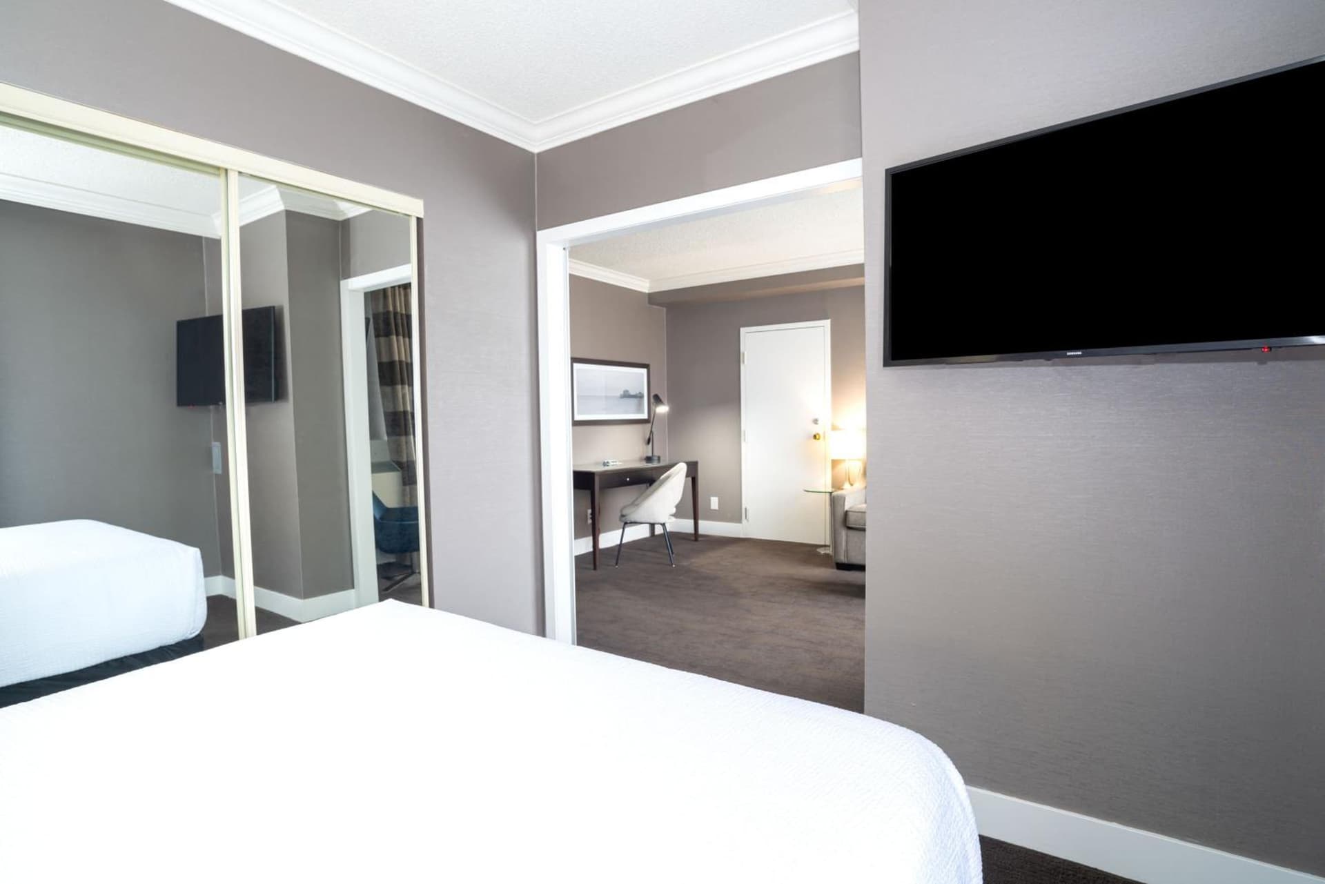 Sandman Signature Mississauga Hotel