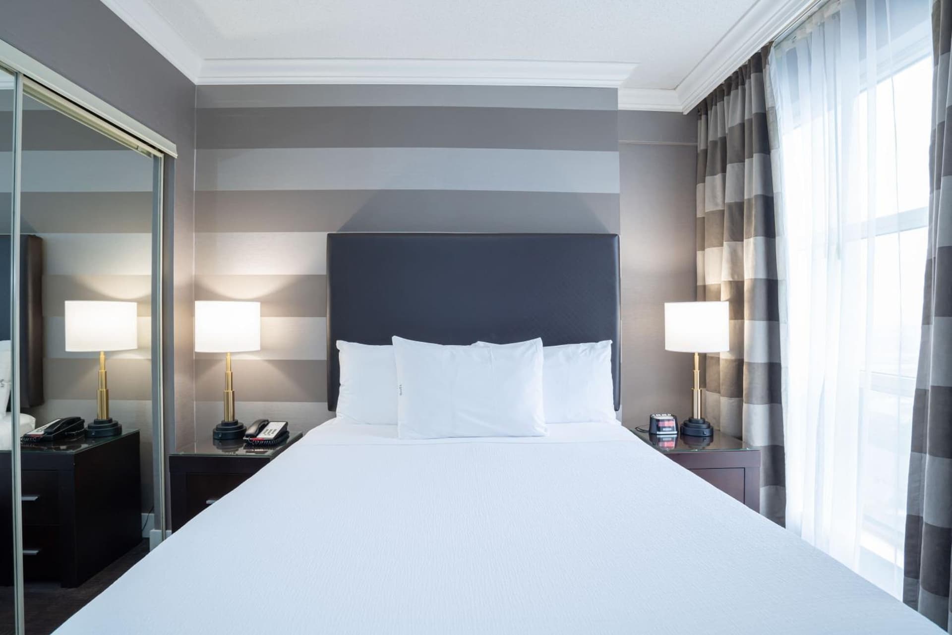 Sandman Signature Mississauga Hotel