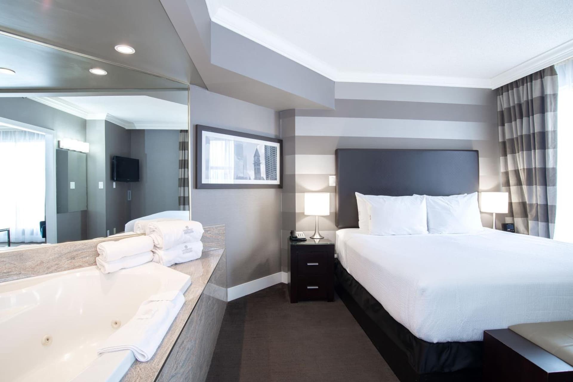 Sandman Signature Mississauga Hotel