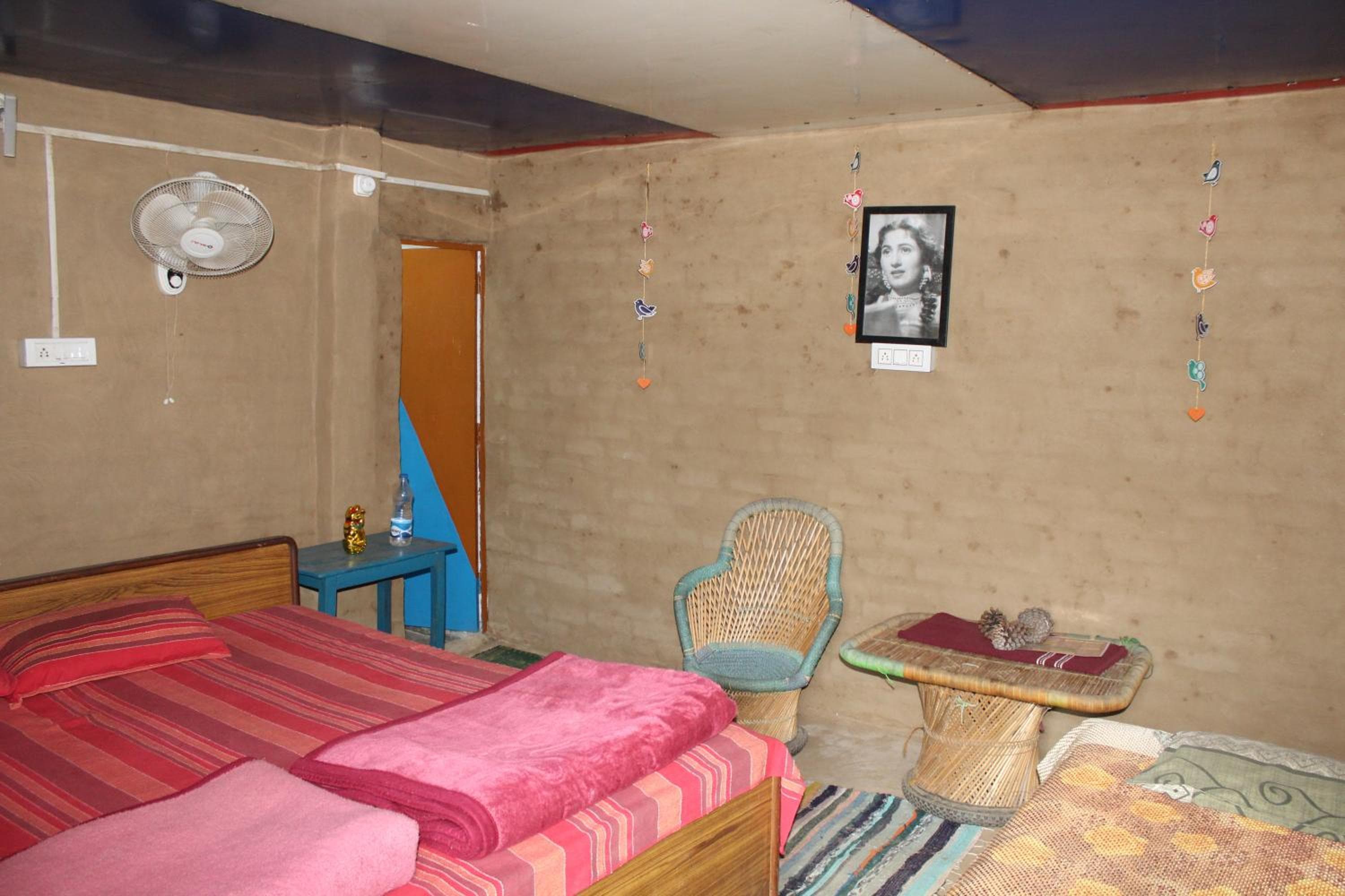 11 Gaon Mudhouse Homestay