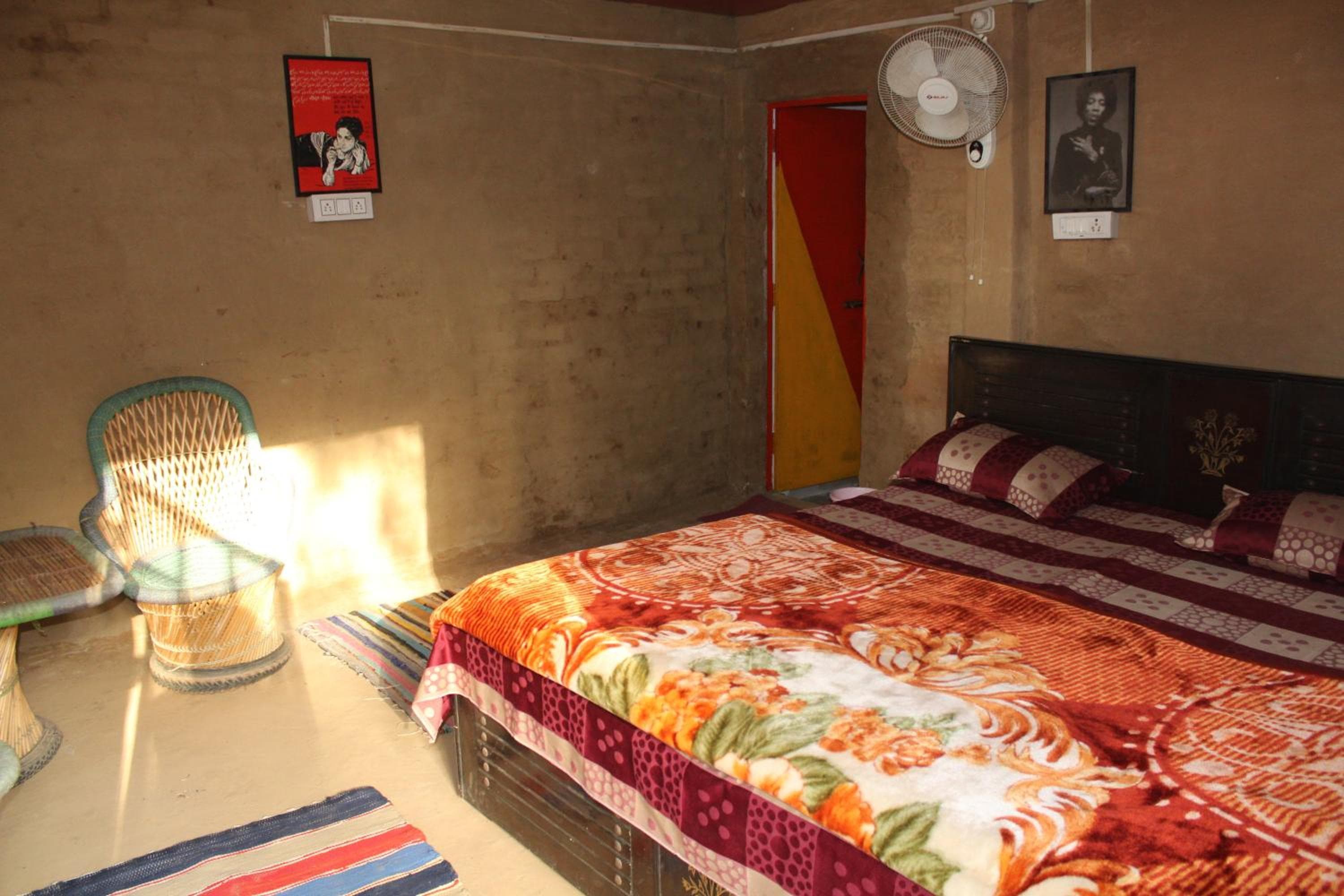 11 Gaon Mudhouse Homestay