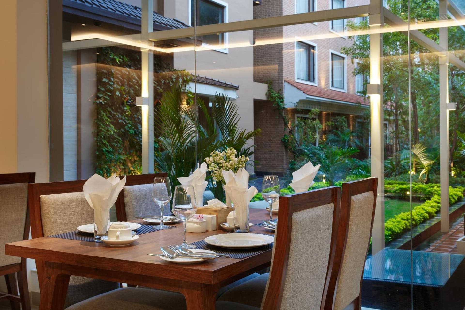 Hotel Thrive, A Tropical Courtyard