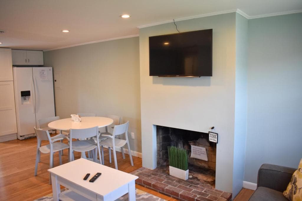 Seaside Serenity, just a block /0.1 mile away from the beach