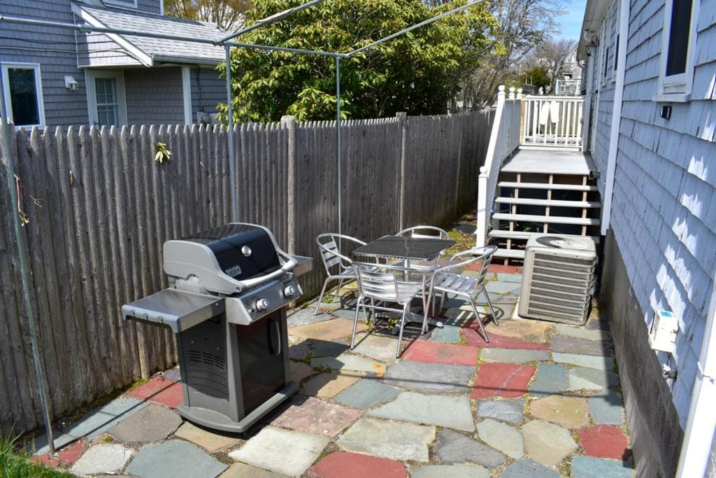 Seaside Serenity, just a block /0.1 mile away from the beach