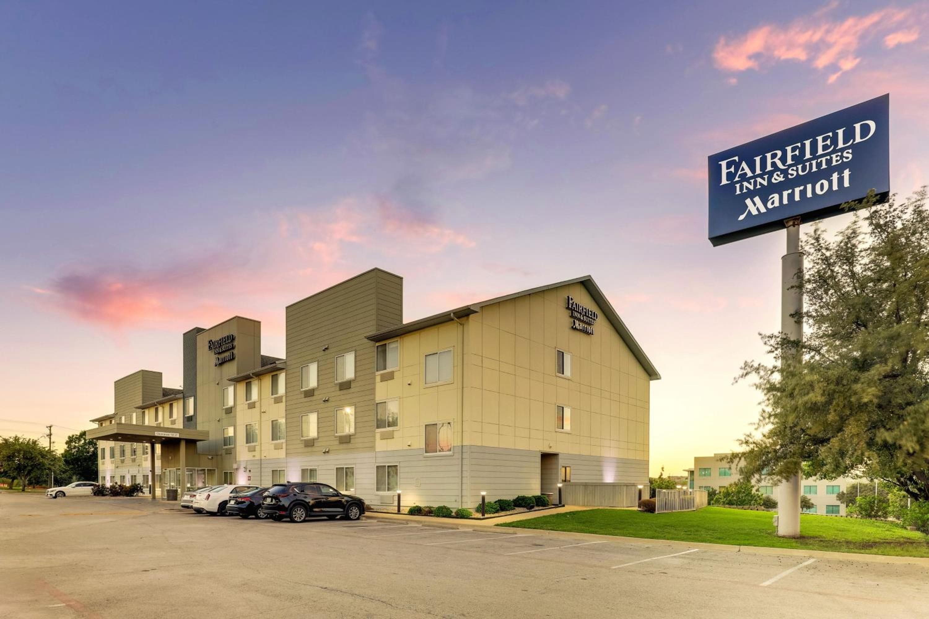Fairfield Inn & Suites by Marriott Fort Worth I-30 West Near NAS JRB