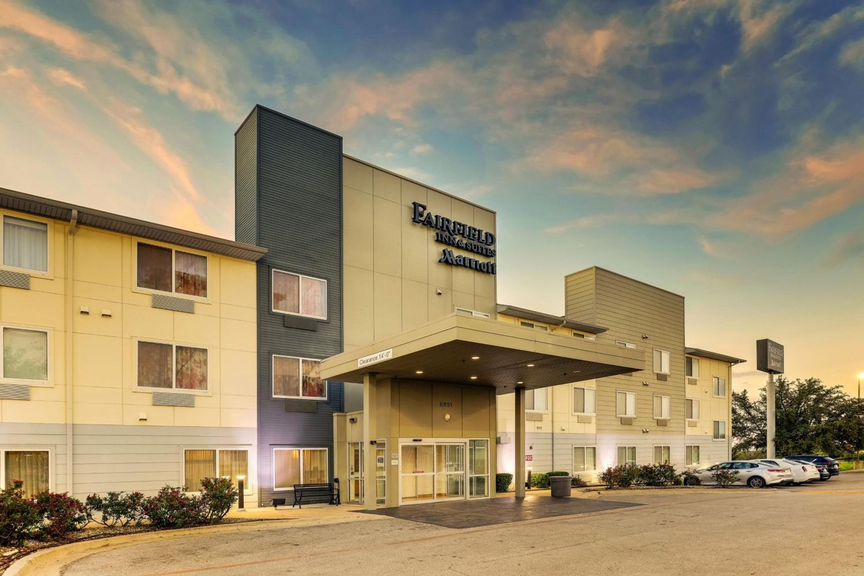 Fairfield Inn & Suites by Marriott Fort Worth I-30 West Near NAS JRB