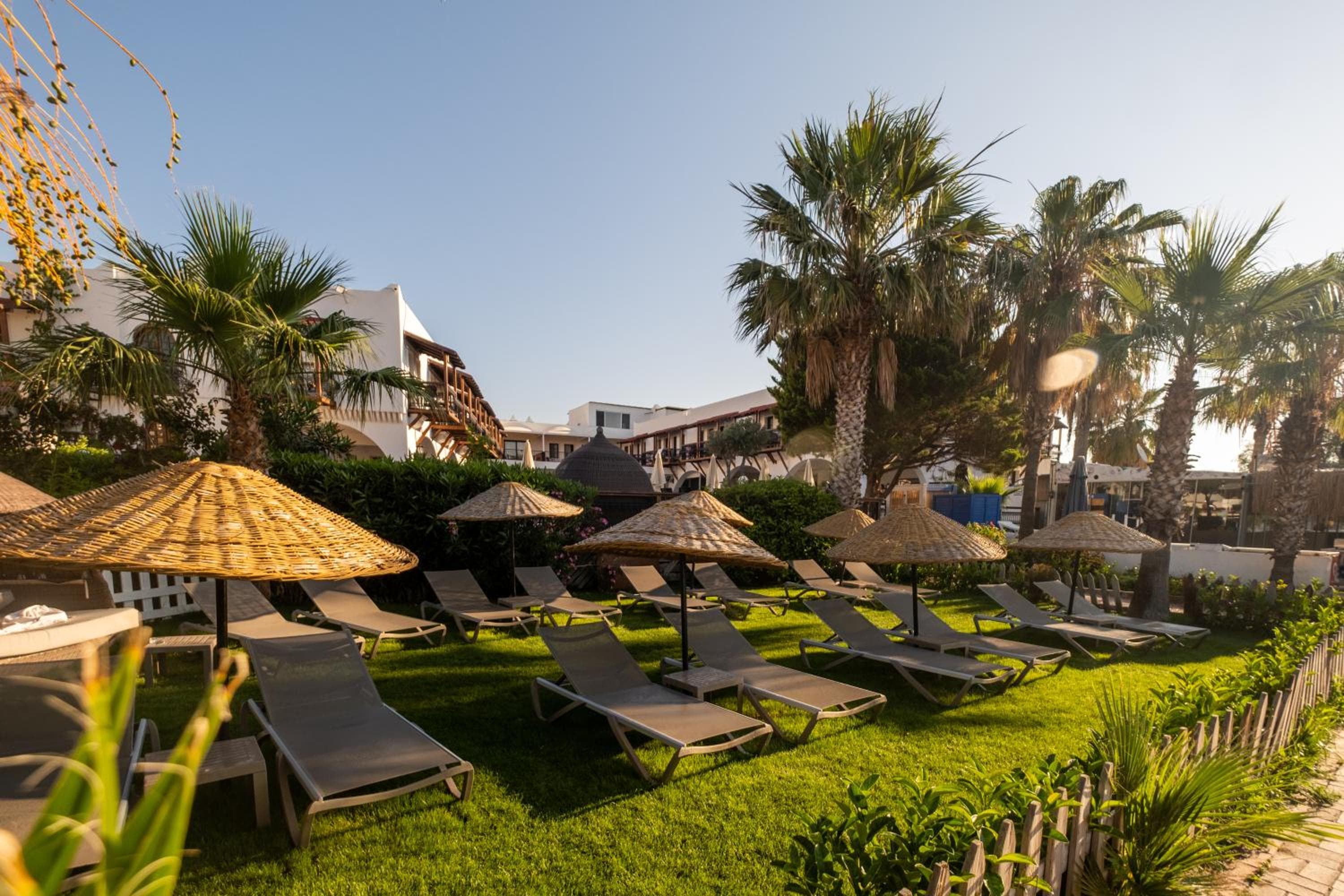 Costa Bitezhan Beach Hotel