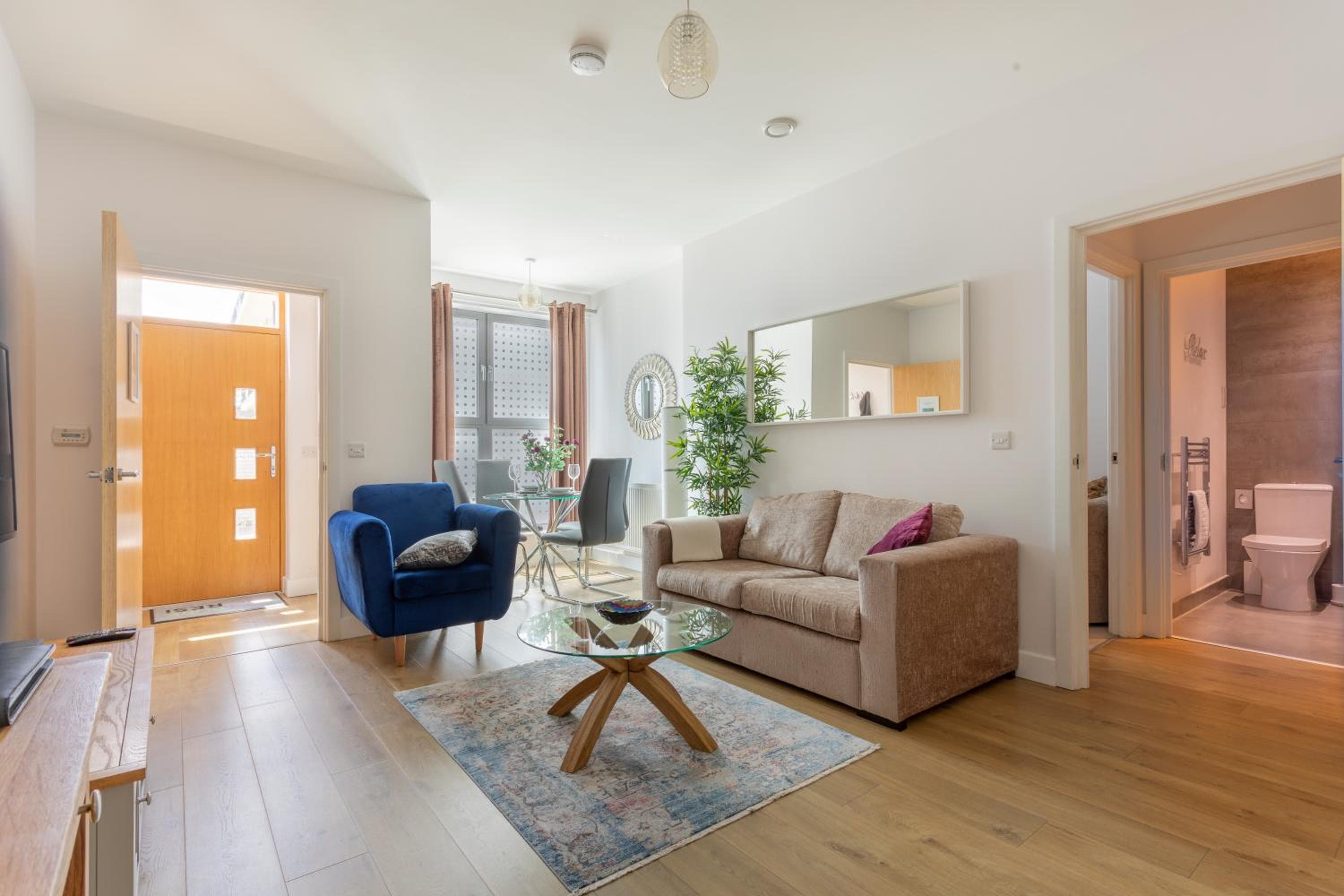 1 Bed Apartment - Redhill Central, Surrey, Gatwick #3