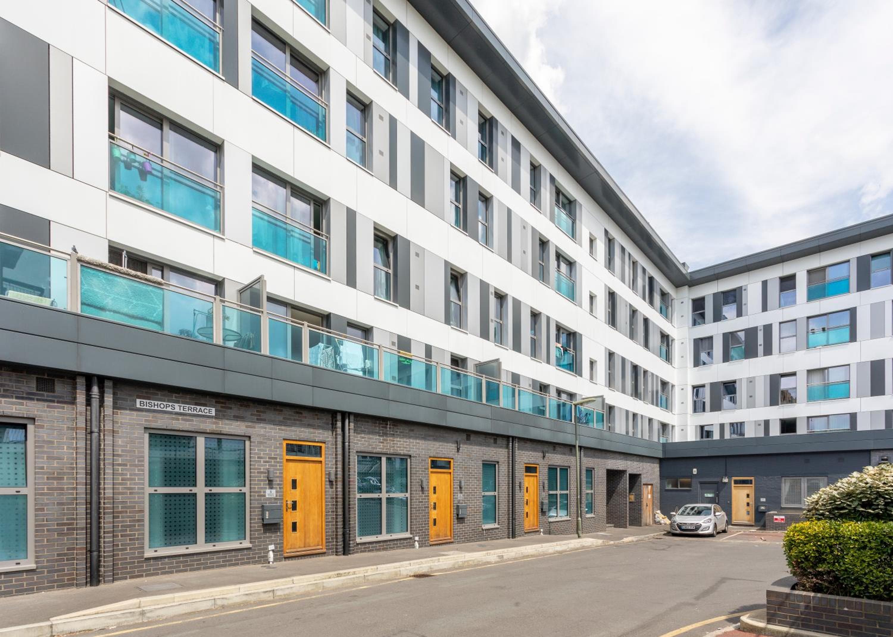 1 Bed Apartment - Redhill Central, Surrey, Gatwick #3