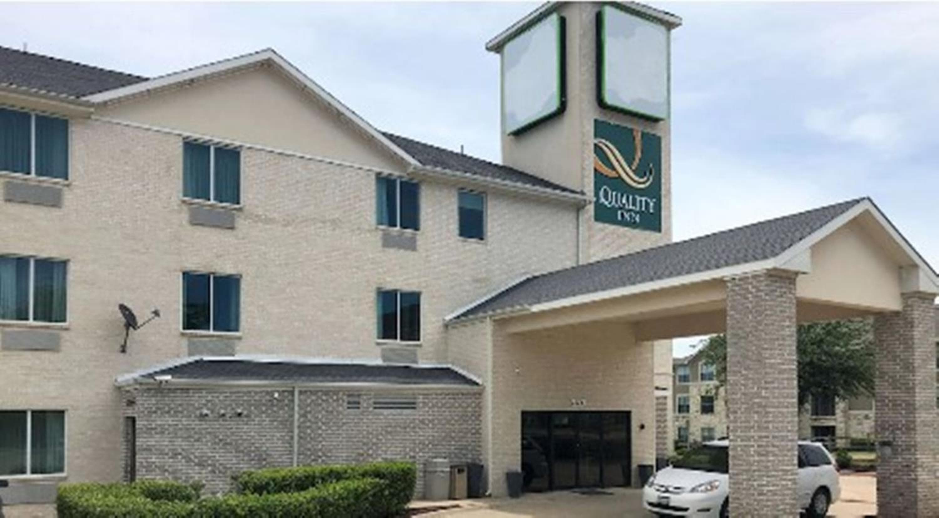 Quality Inn & Suites Roanoke - Fort Worth North