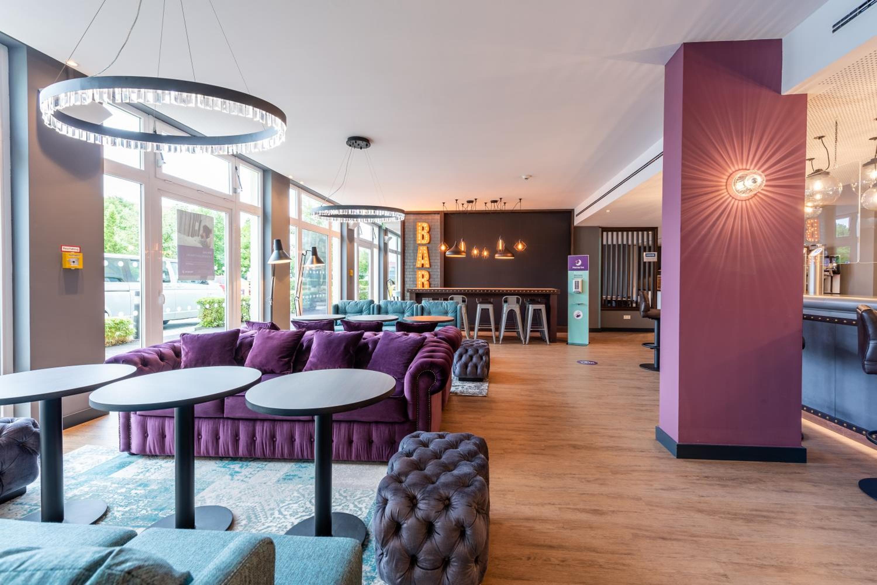 lobby & lounge
