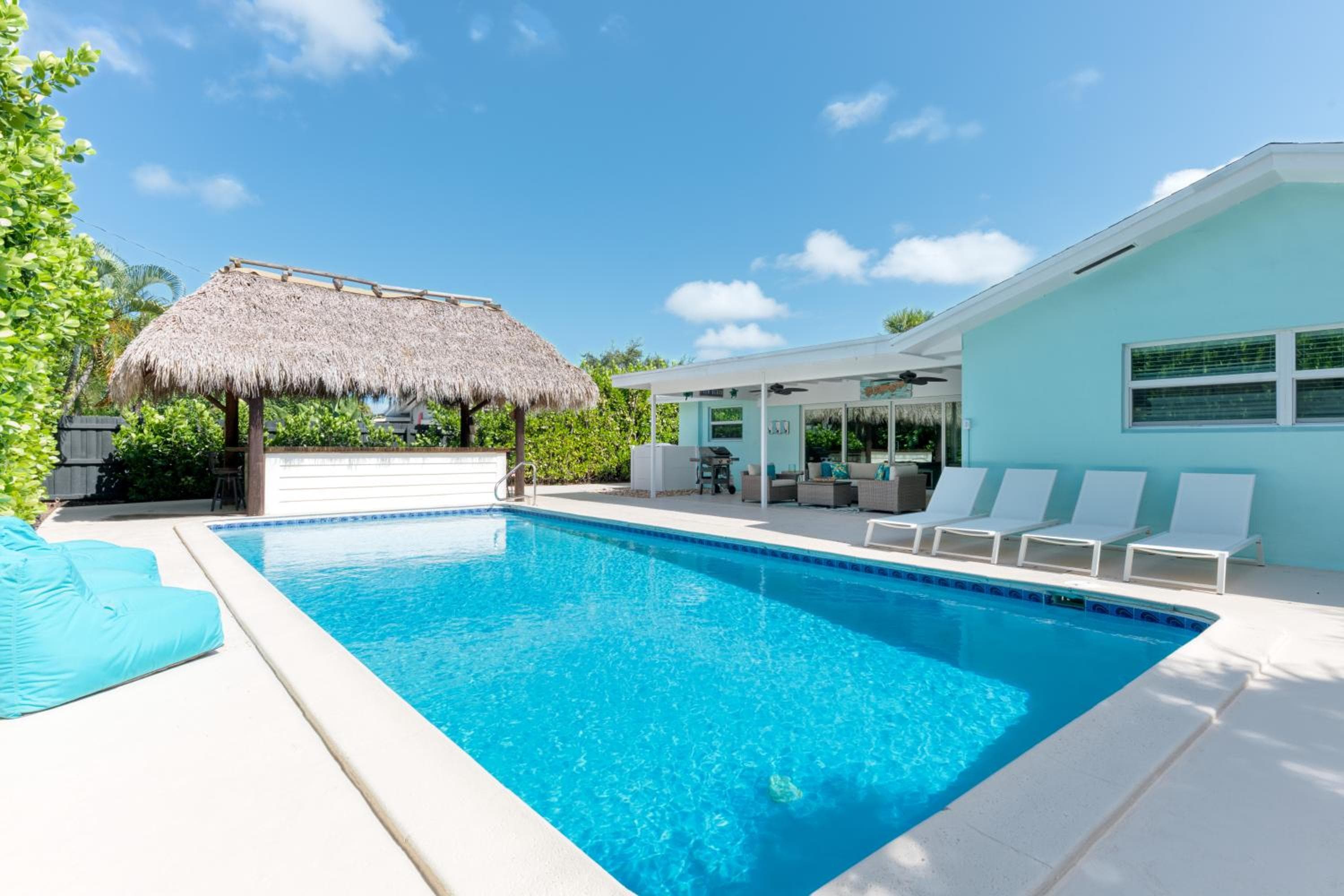 Pink Flamingo Pool Home Firepit & Tiki!