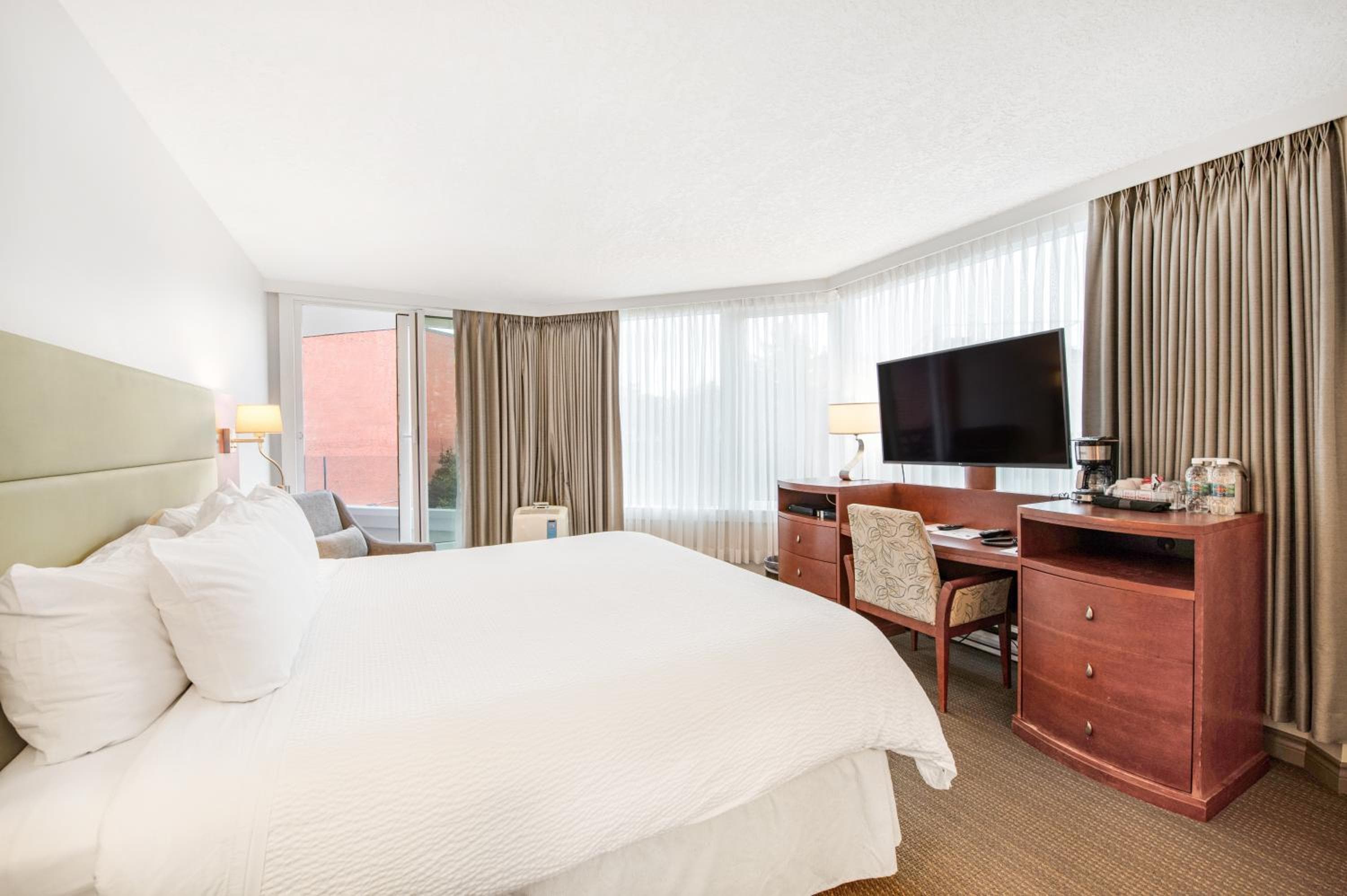 Victoria Regent Waterfront Hotel & Suites