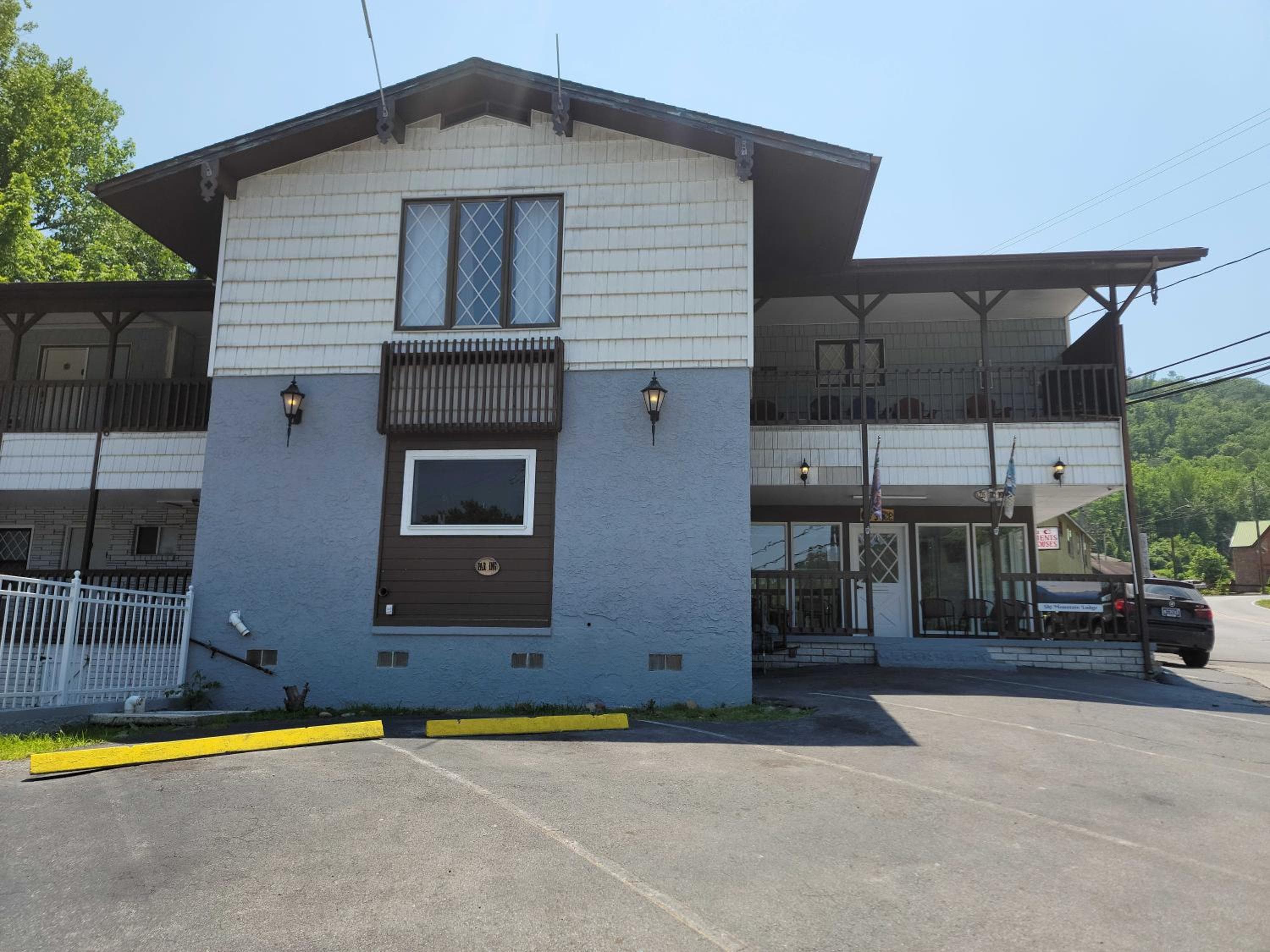 Ski Mountain Lodge