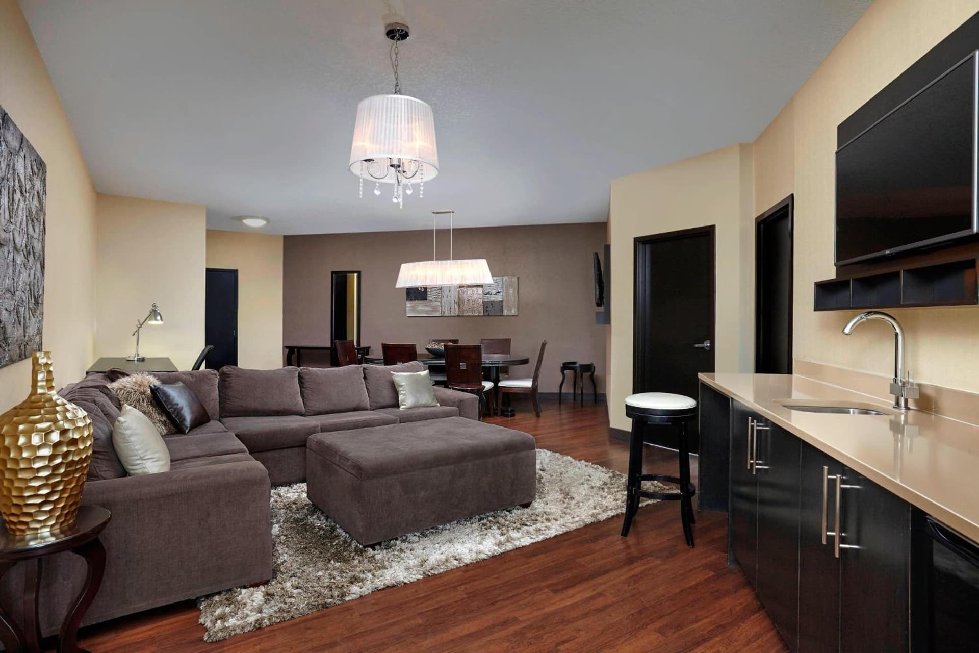 Four Points by Sheraton Hotel & Suites Calgary West