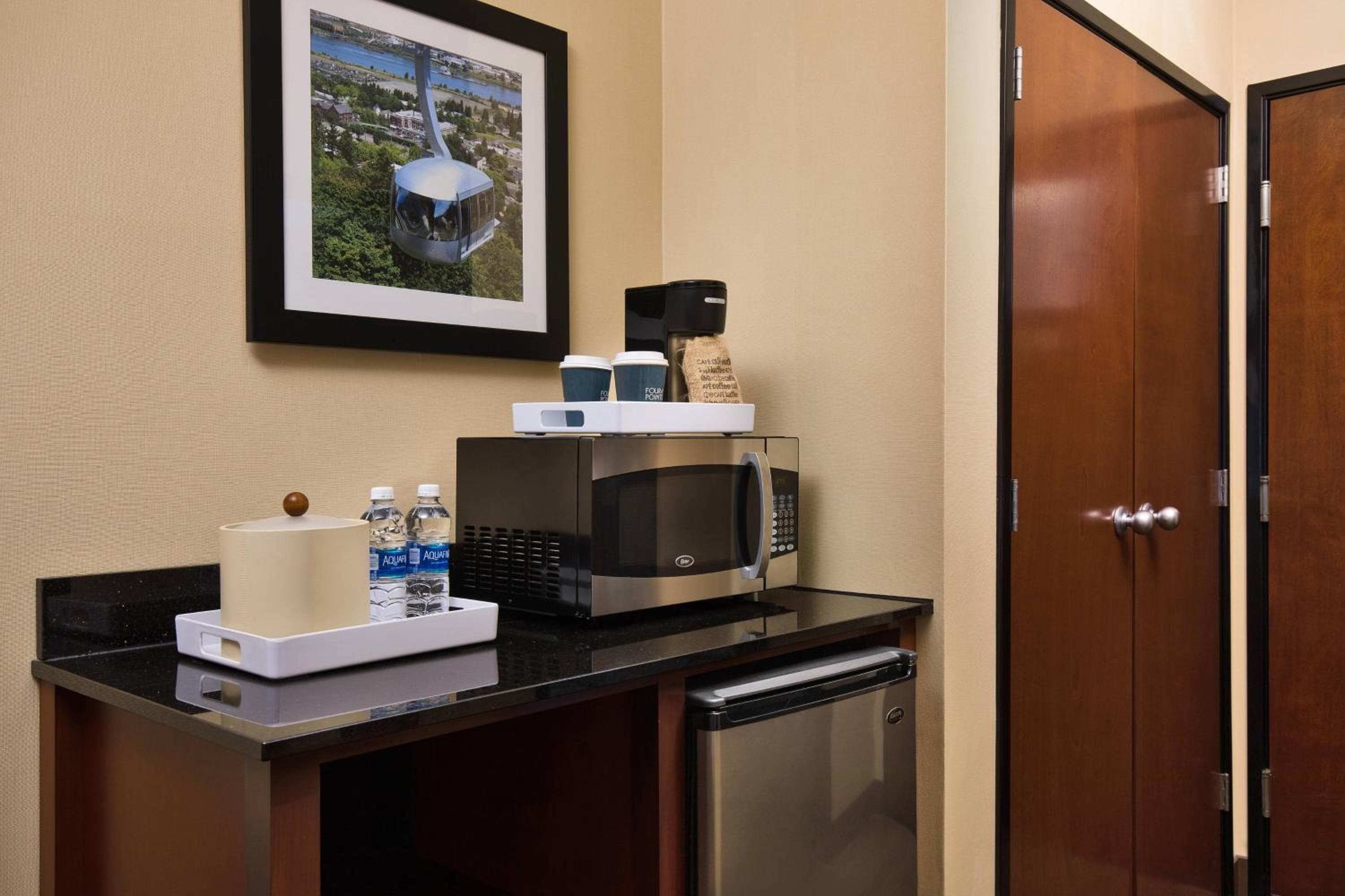 Four Points by Sheraton Portland East