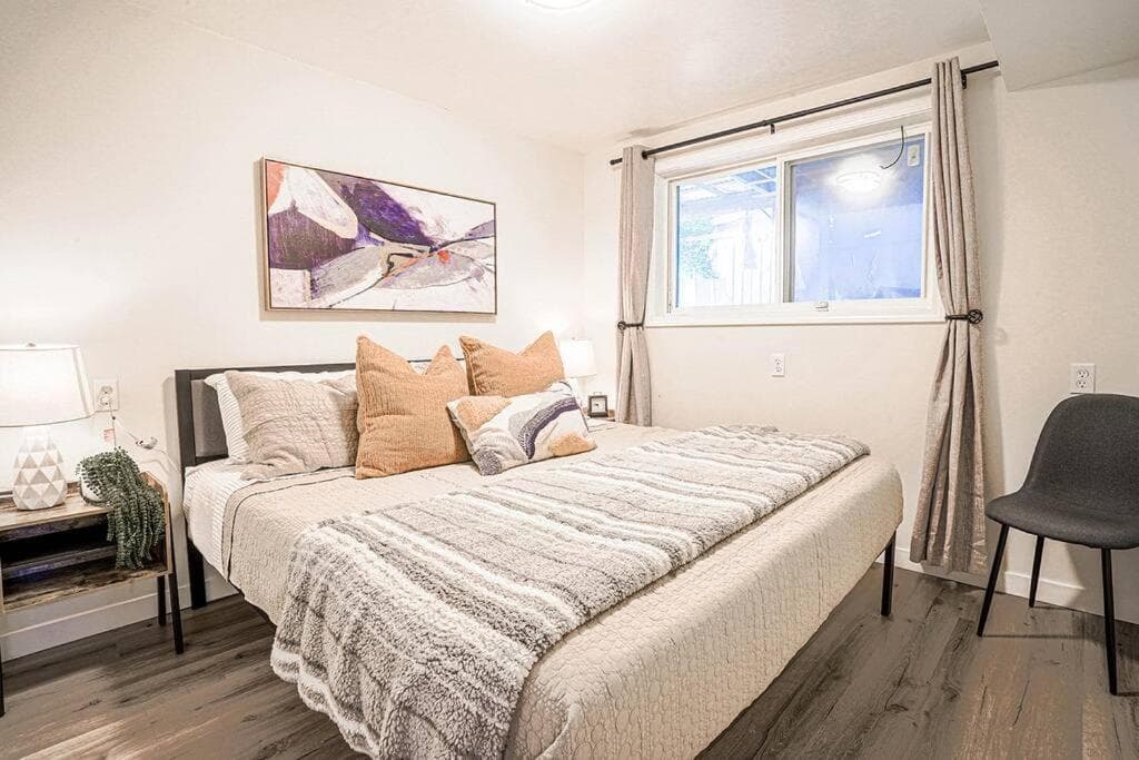 Spacious 4BR Home - 5 min to SeaTac Airport