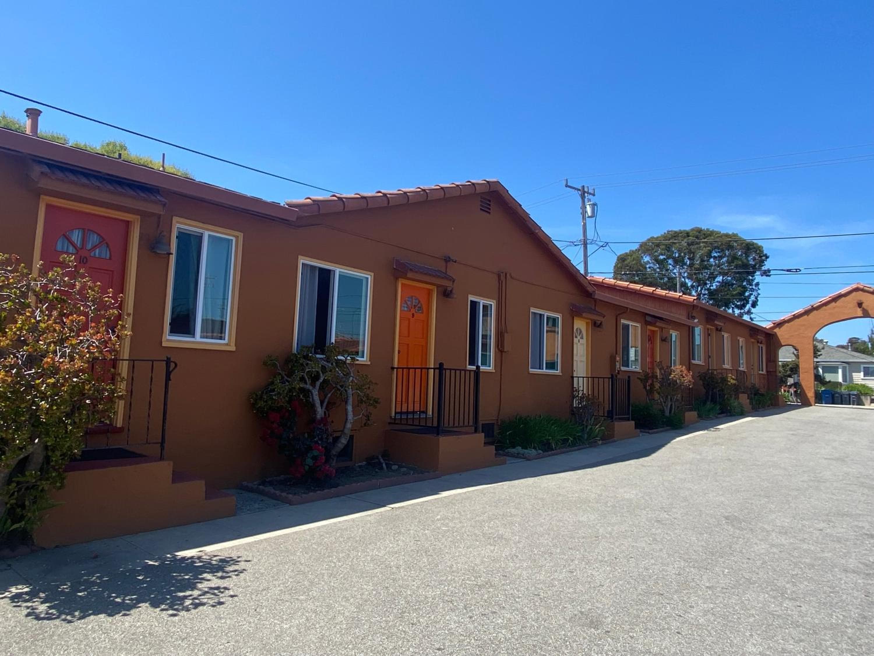 Sunny Cove Motel