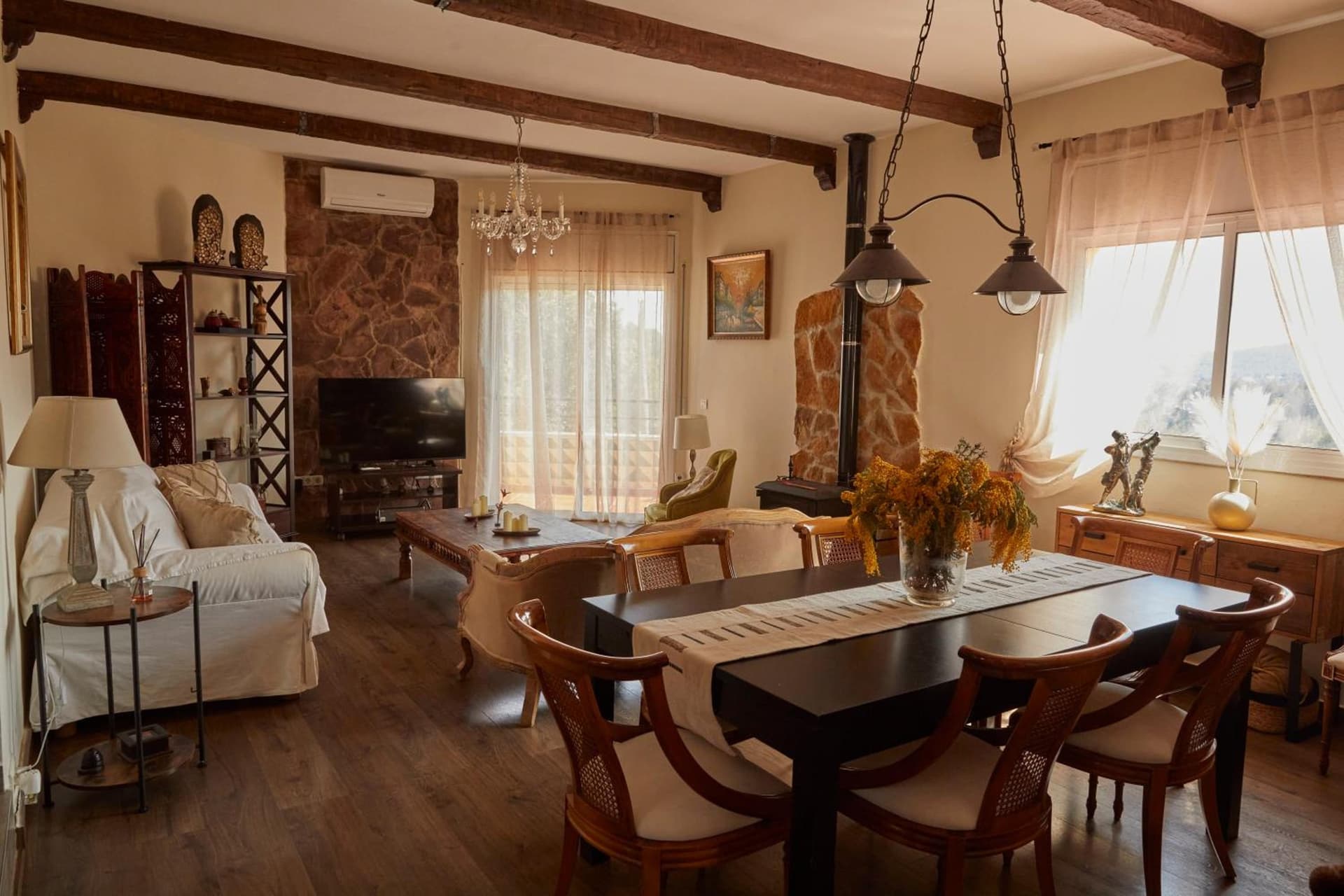 Amazing Vila close to Sitges, jacuzzi, swimming pool & exellent views