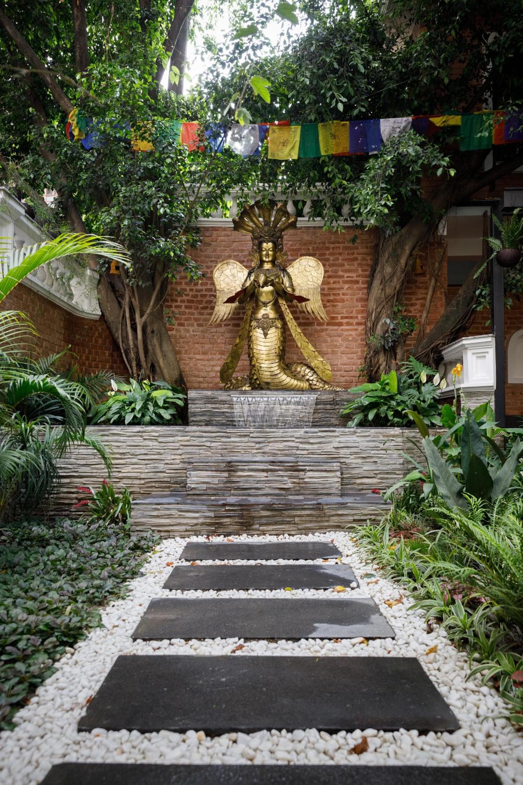 Hotel Thrive, A Tropical Courtyard