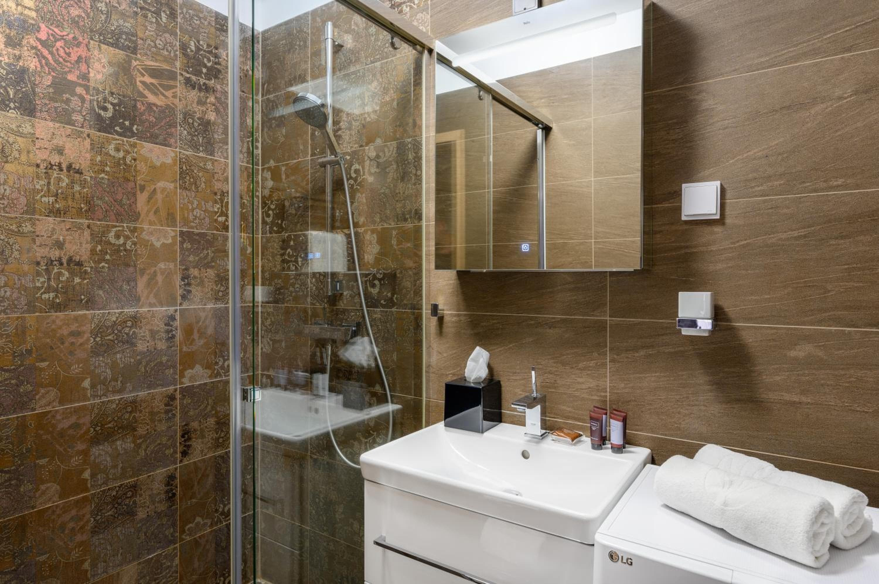 Emerald Downtown Luxury Suites by Continental Group