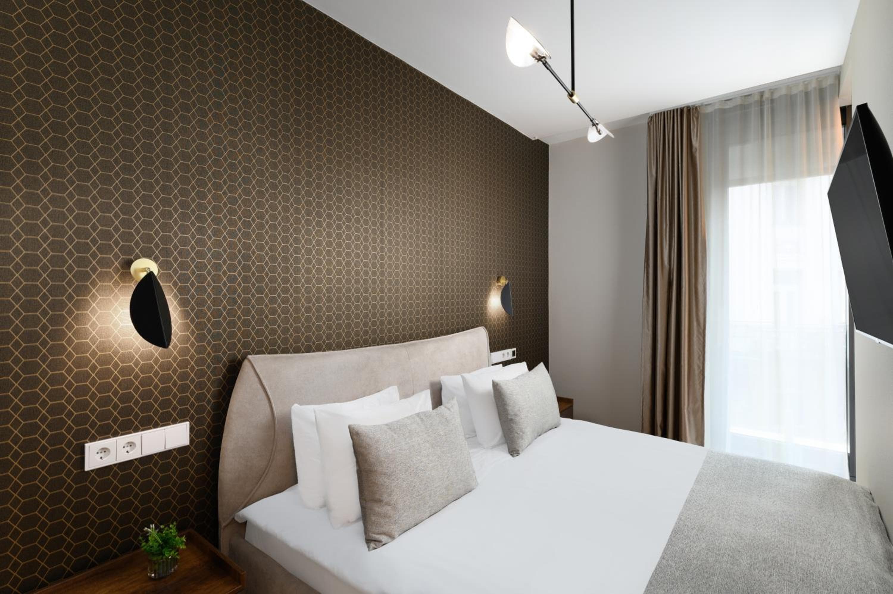 Emerald Downtown Luxury Suites by Continental Group