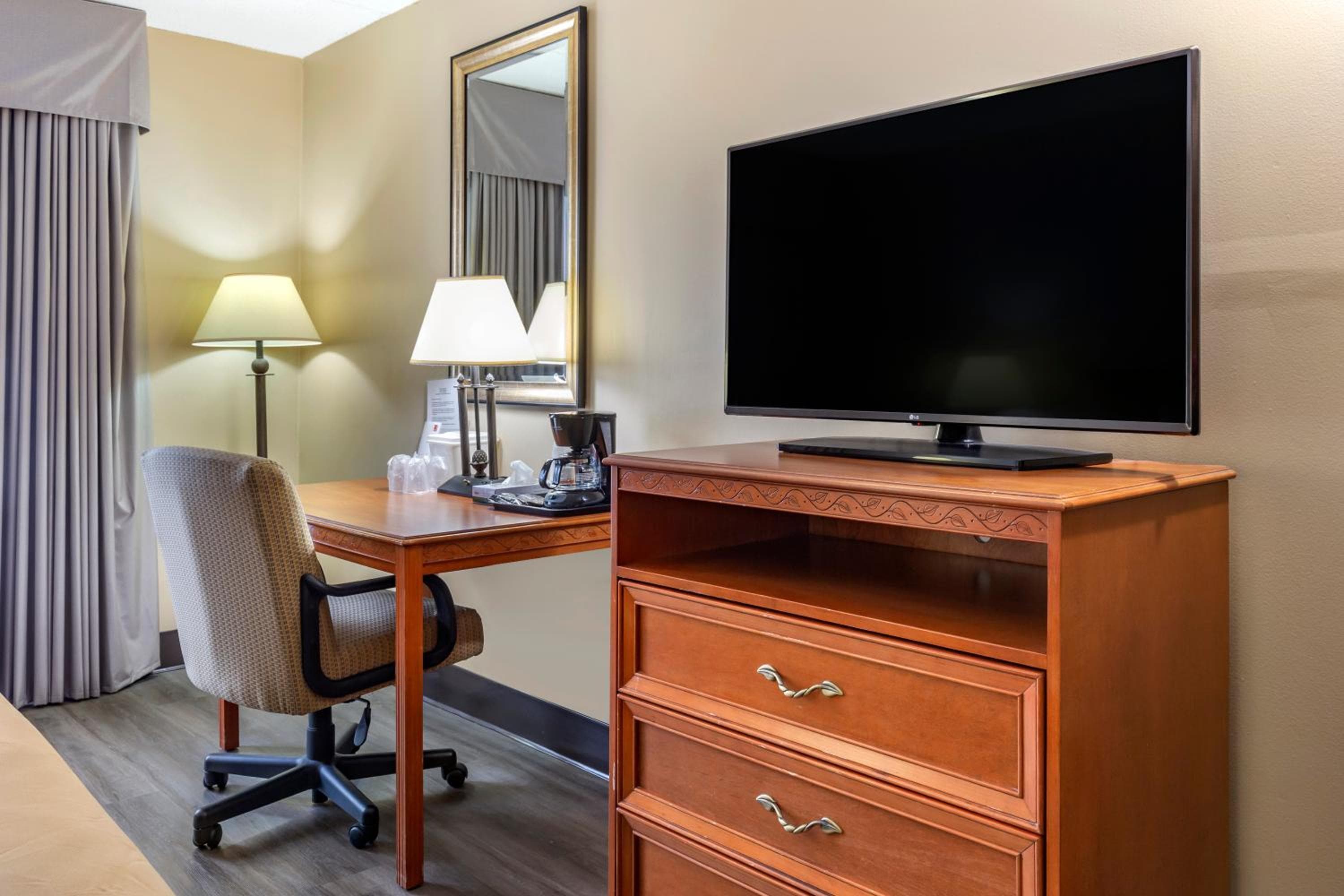 Econo Lodge & Suites Southern Pines - Pinehurst