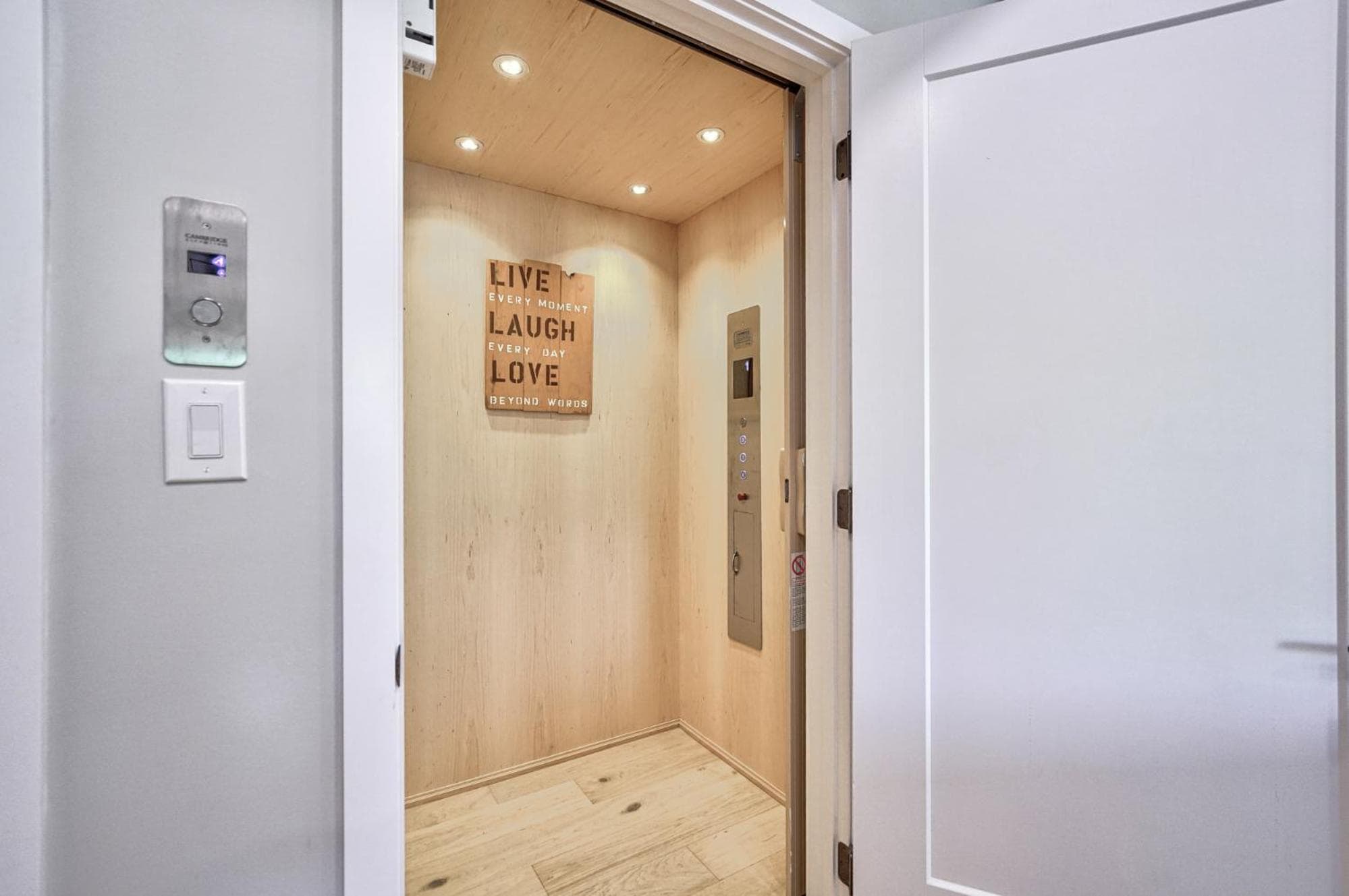 Lake view cottage with three ensuites and elevator