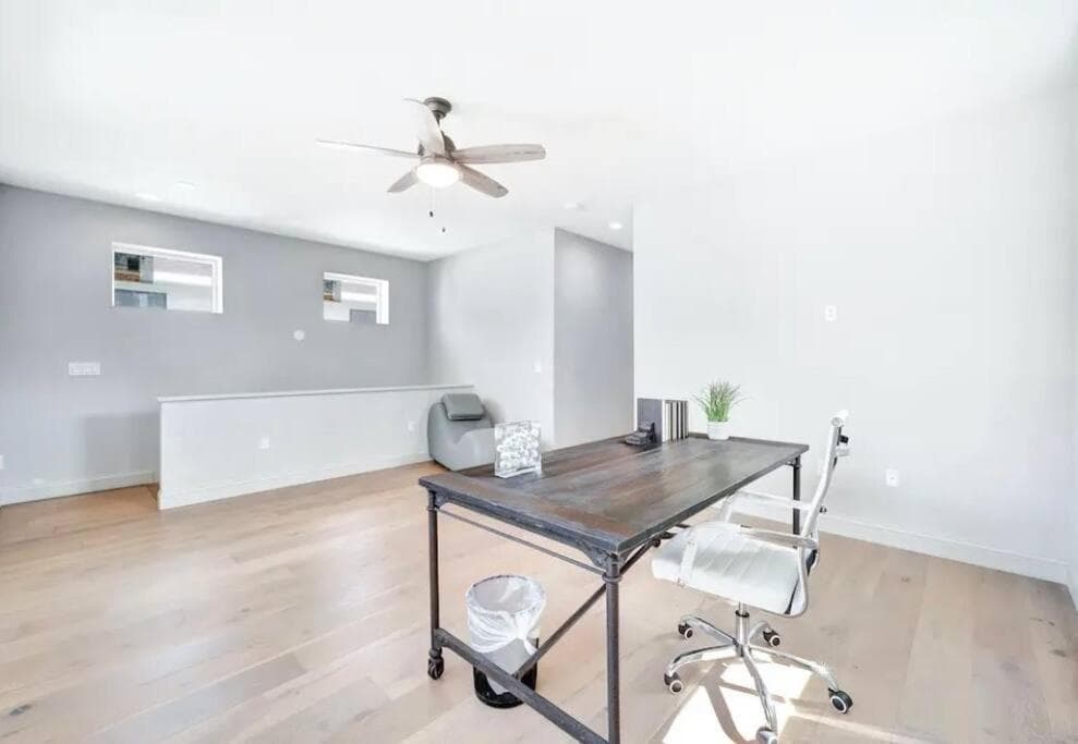Beach Downtown-Family & Pet Friendly-Balcony & Garage-10 Acre Park with Pickleball, Tennis & Basketball-Lido Beach-Opera-Symphony-St Armands Circle