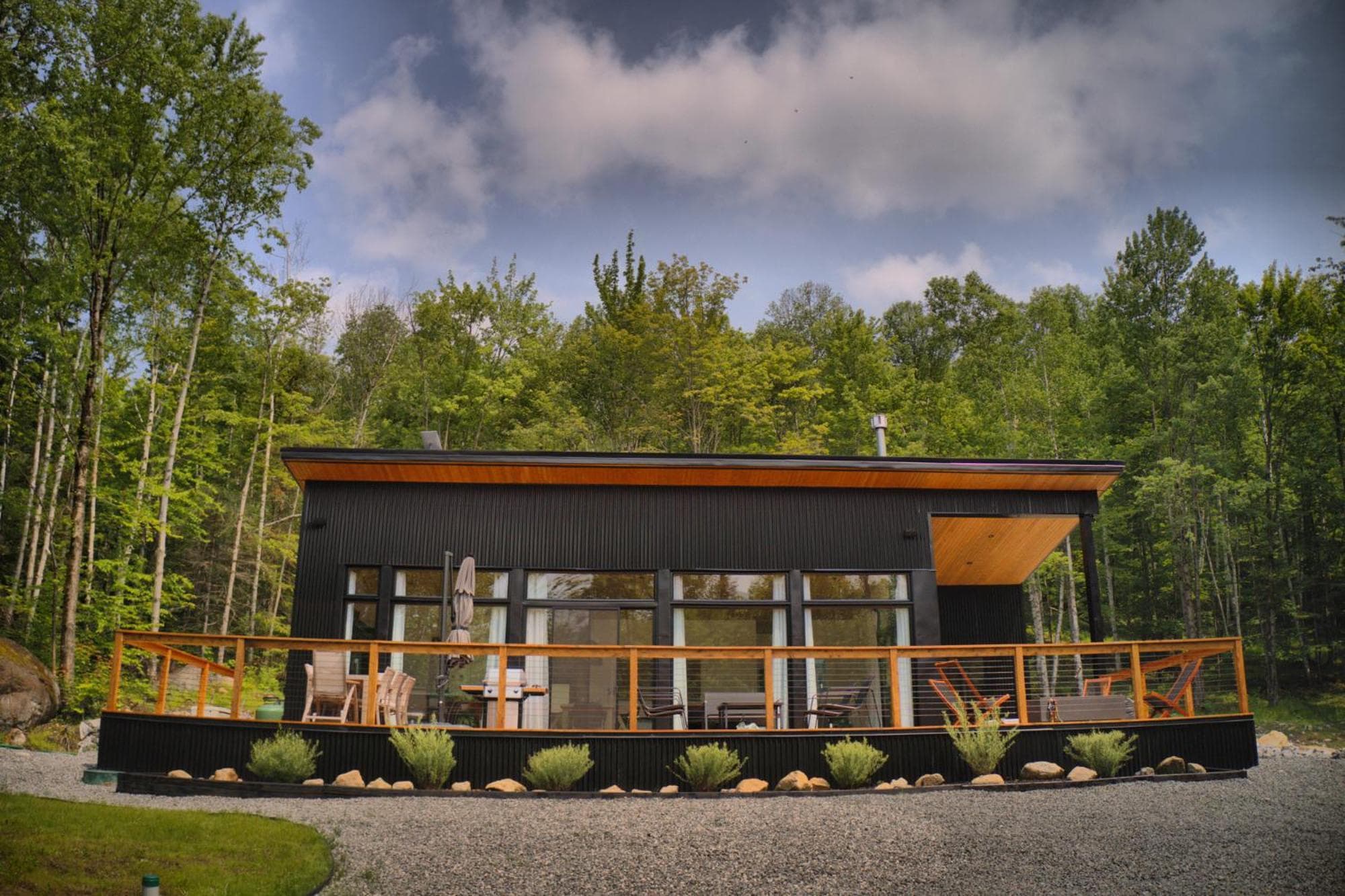 KALLM Mont-Tremblant luxury chalet with sauna, hot tub, private beach & pond on 8acre estate