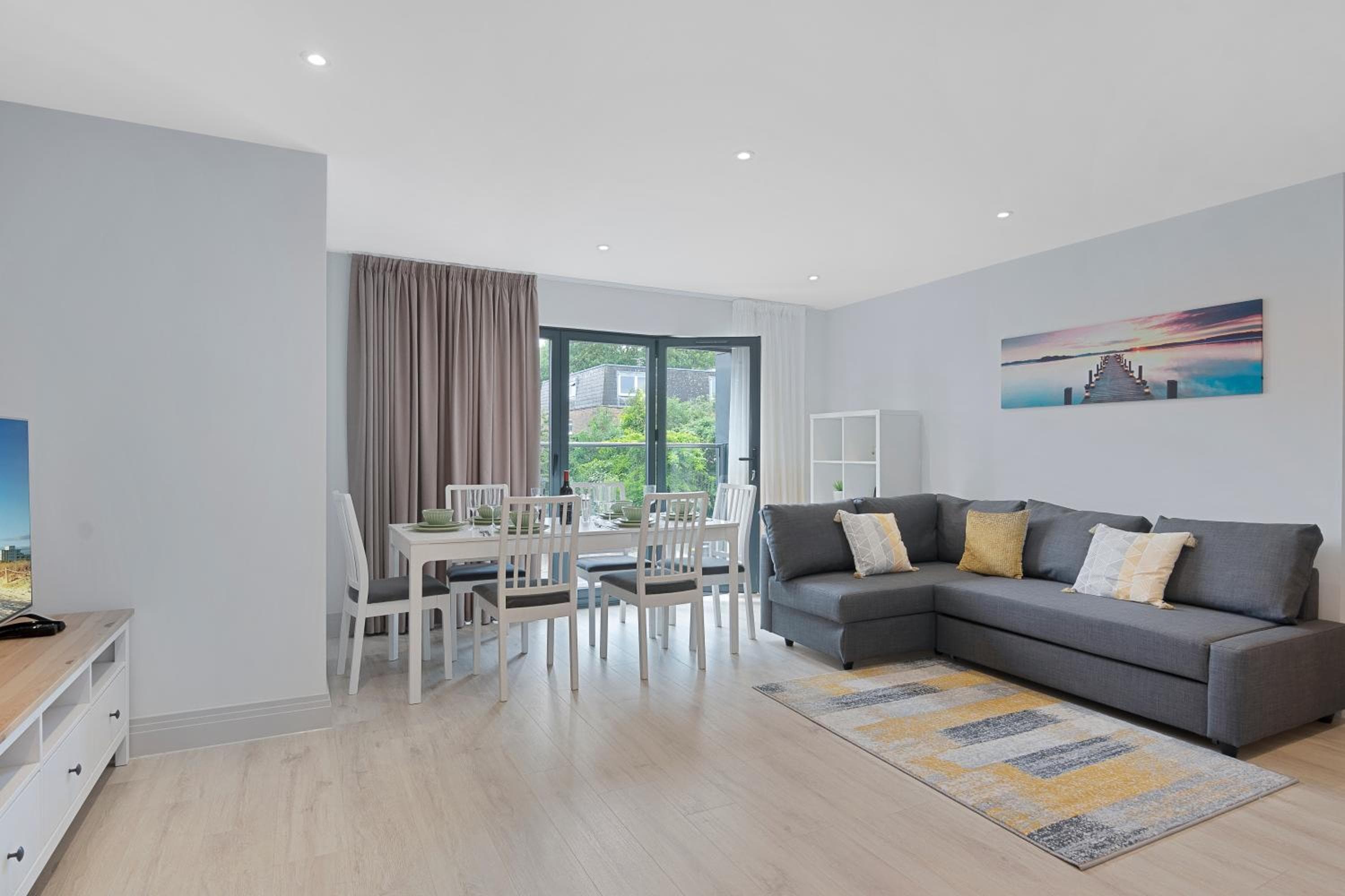 Spacious, 3 bedroom, 2 bathroom, Surbiton