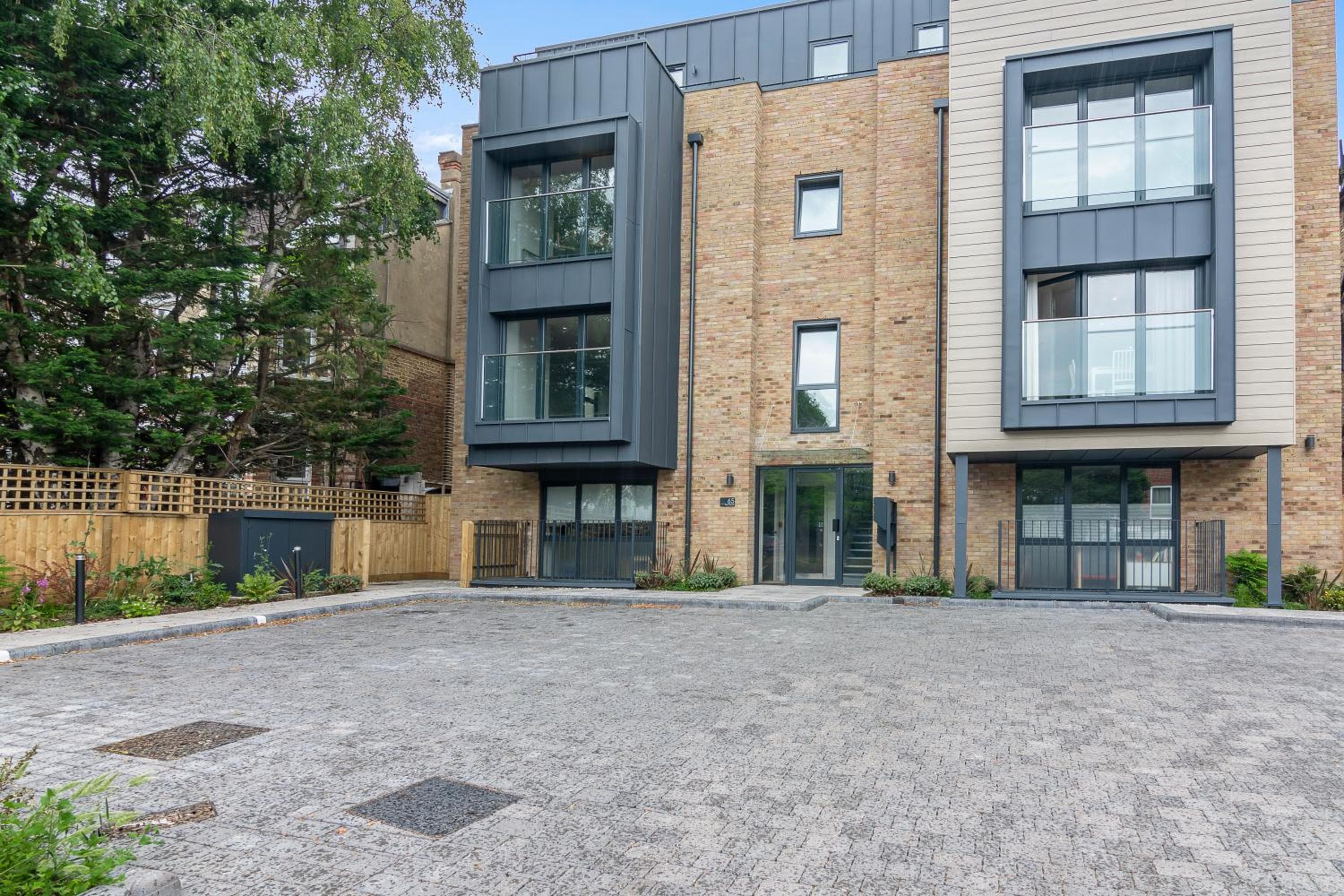 Spacious, 3 bedroom, 2 bathroom, Surbiton
