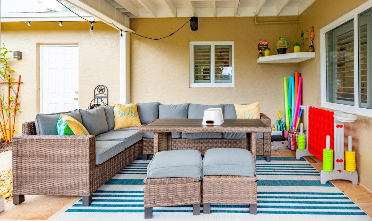 Colorful Home - Pool - Game Room - Basketball Court - BBQ & More