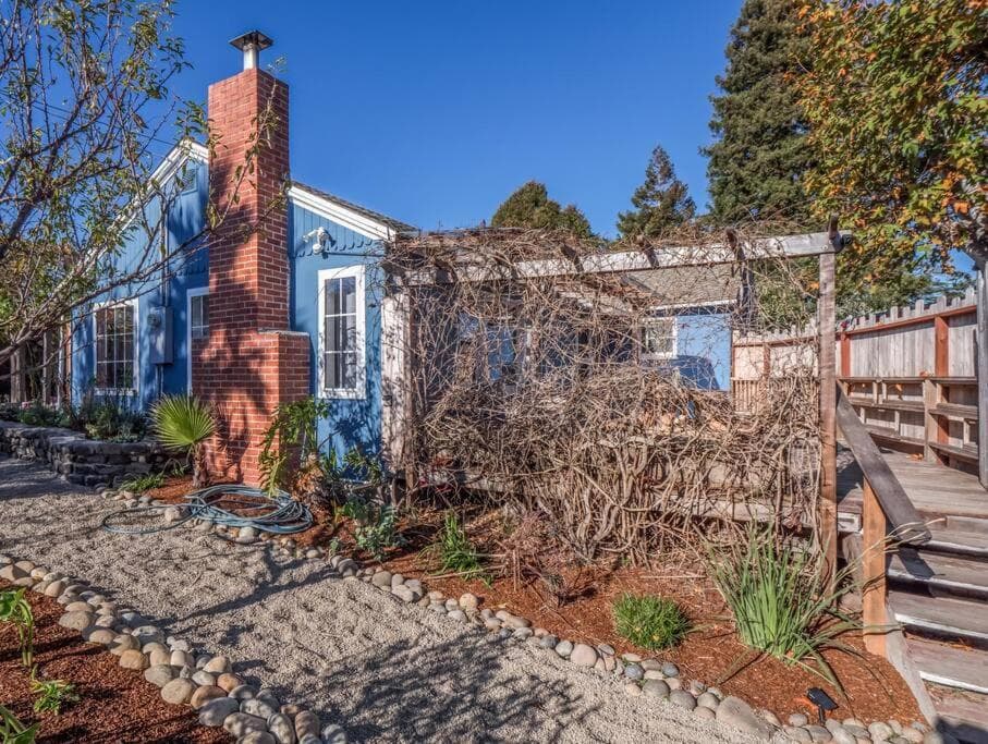 Santa Cruz Style Beach retreat, 5min walk to beach