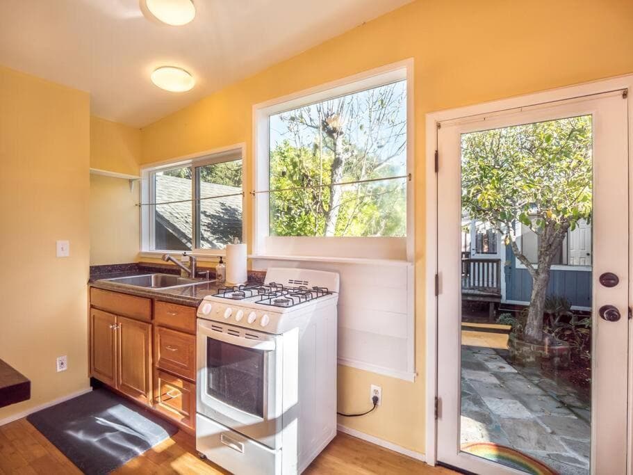 Santa Cruz Style Beach retreat, 5min walk to beach