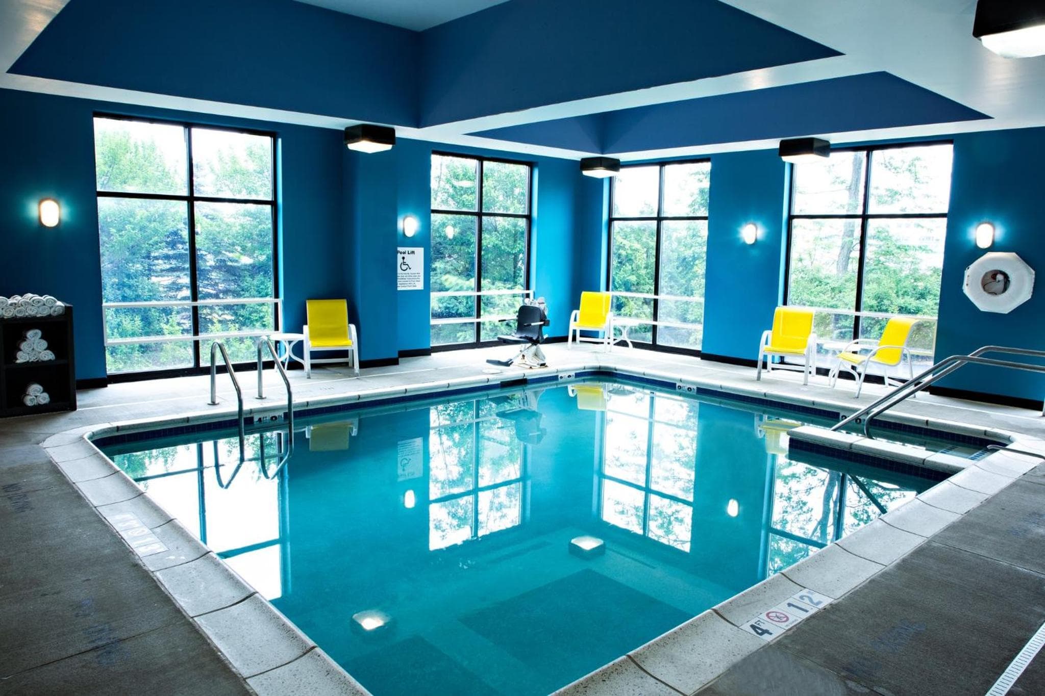 Holiday Inn Express & Suites Harrisburg West
