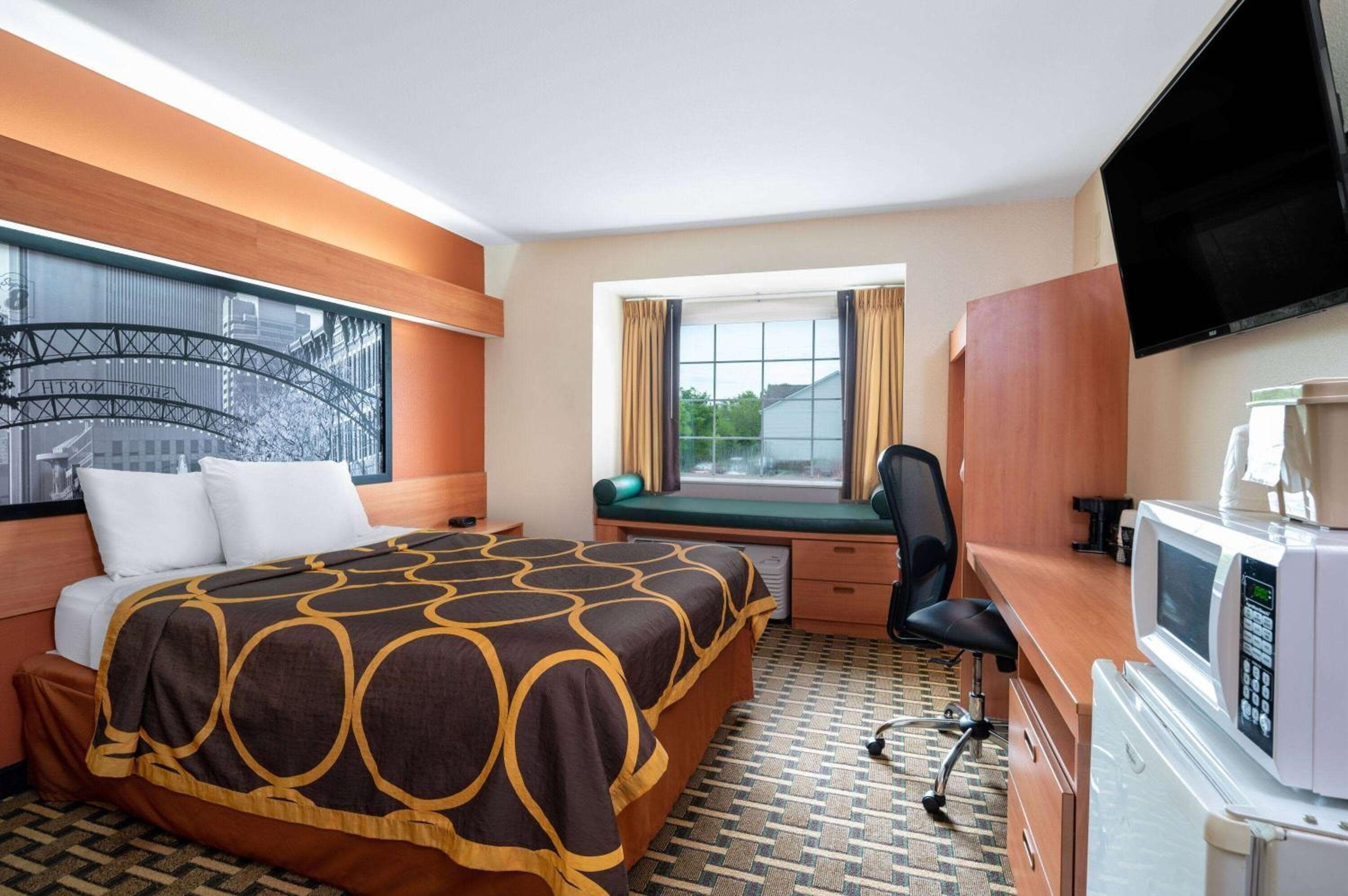 Super 8 by Wyndham Columbus West