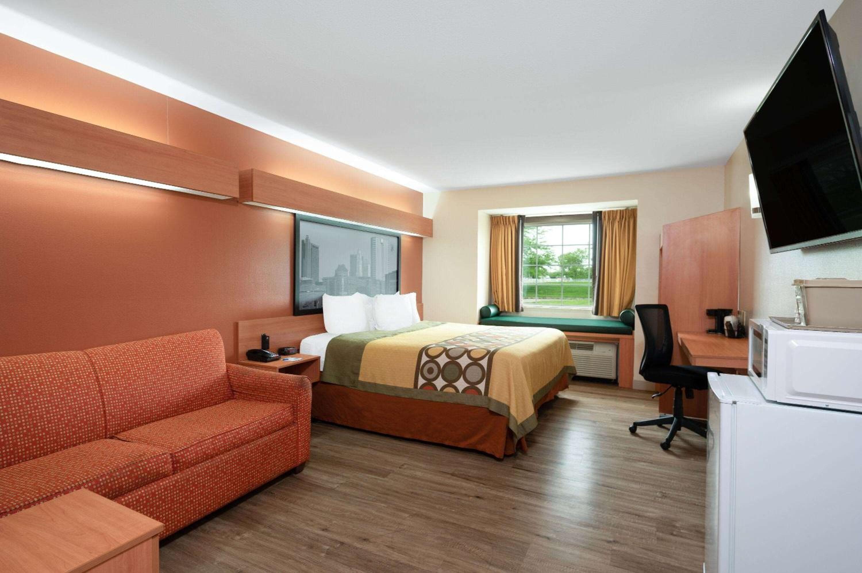 Super 8 by Wyndham Columbus West